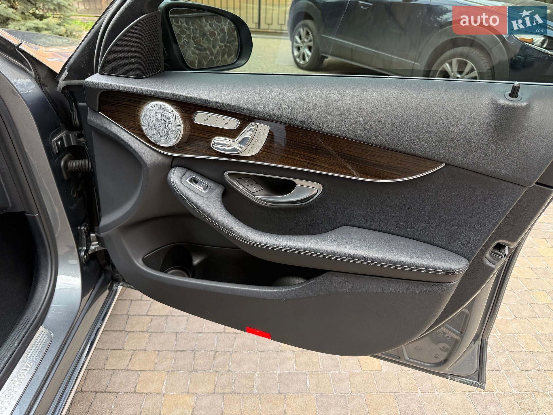 Mercedes-Benz C-Class 2018 VIN 55SWF8EB3KU272157 фото оголошення 54 з 77