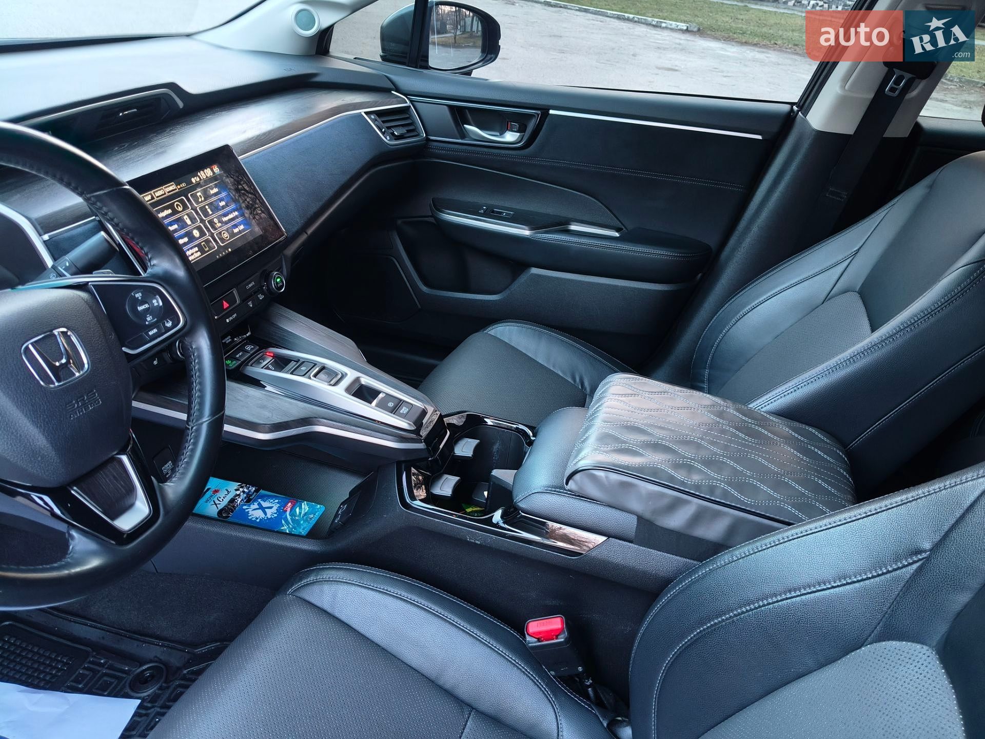 Honda Clarity 2018 VIN JHMZC5F38JC011842 фото оголошення 2 з 19