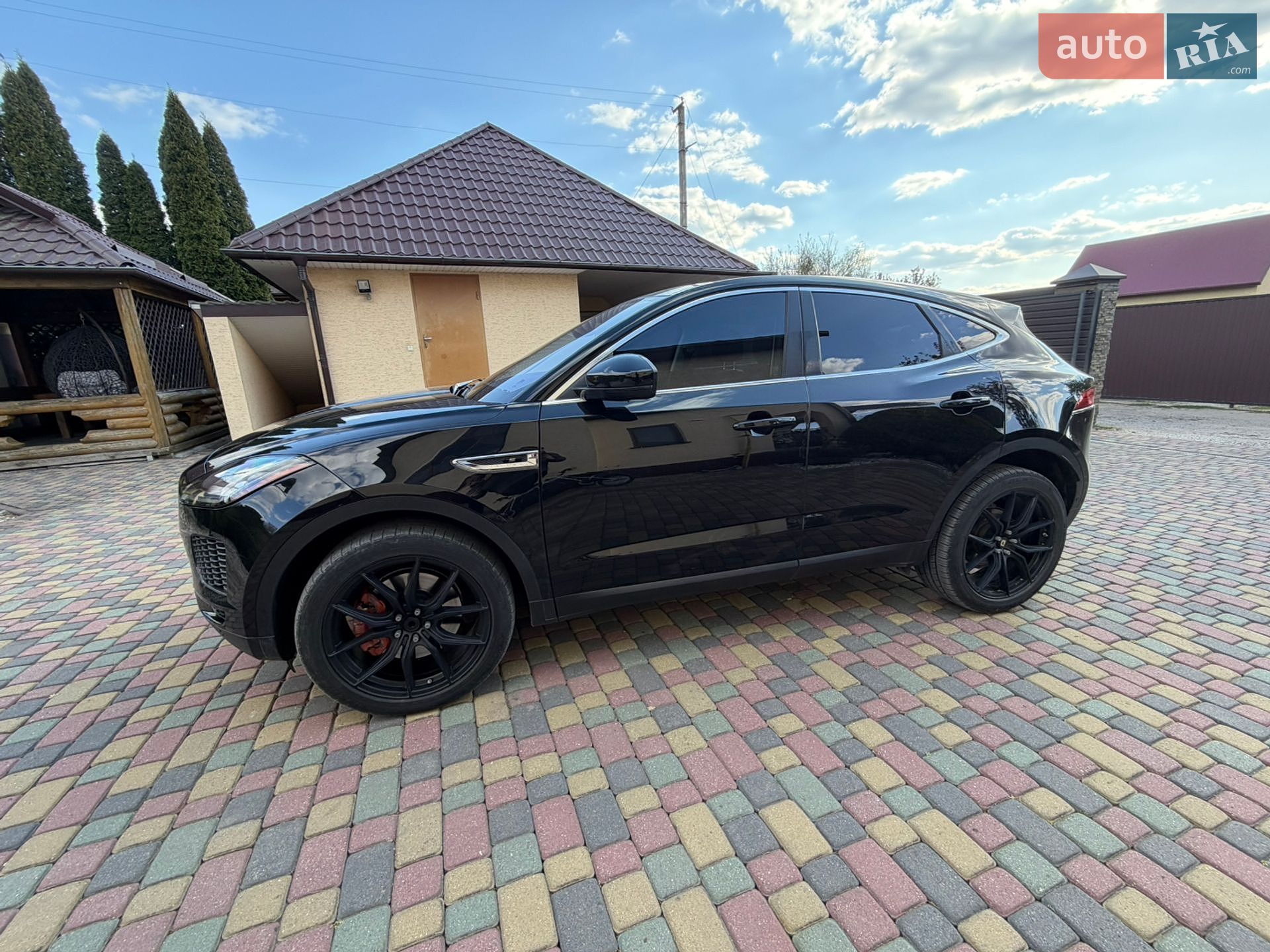 Jaguar E-Pace 2018 VIN SADFJ2FX4J1Z32015 фото оголошення 2 з 26
