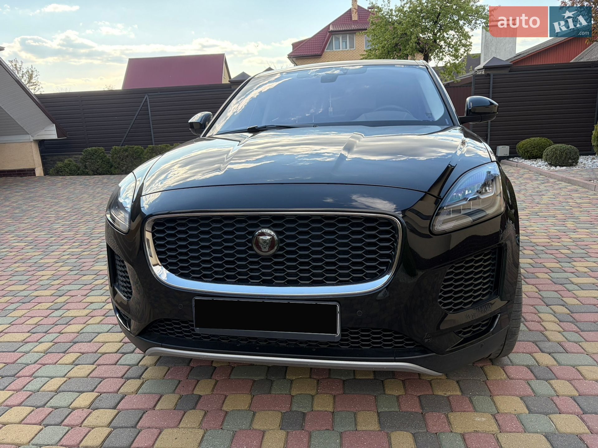 Jaguar E-Pace 2018 VIN SADFJ2FX4J1Z32015 фото оголошення 3 з 26