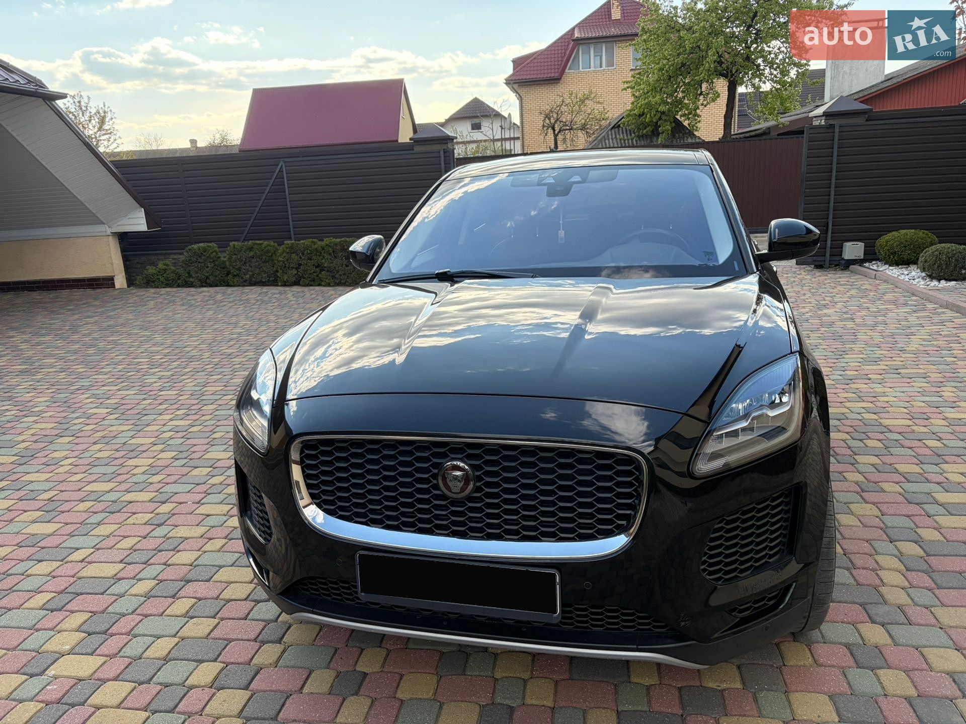 Jaguar E-Pace 2018 VIN SADFJ2FX4J1Z32015 фото оголошення 4 з 26