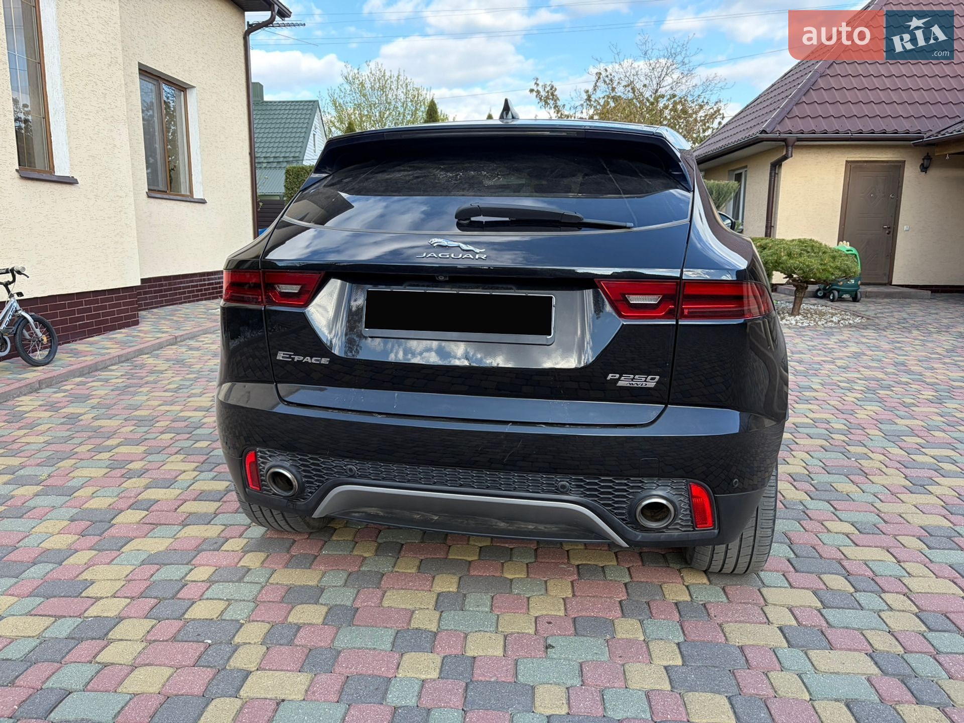 Jaguar E-Pace 2018 VIN SADFJ2FX4J1Z32015 фото оголошення 8 з 26