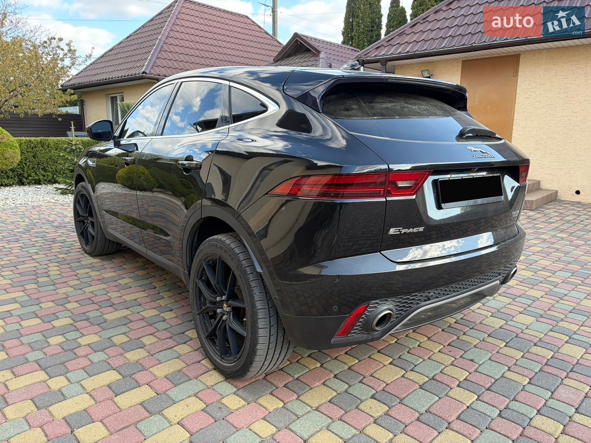 Jaguar E-Pace 2018 VIN SADFJ2FX4J1Z32015 фото оголошення 9 з 26