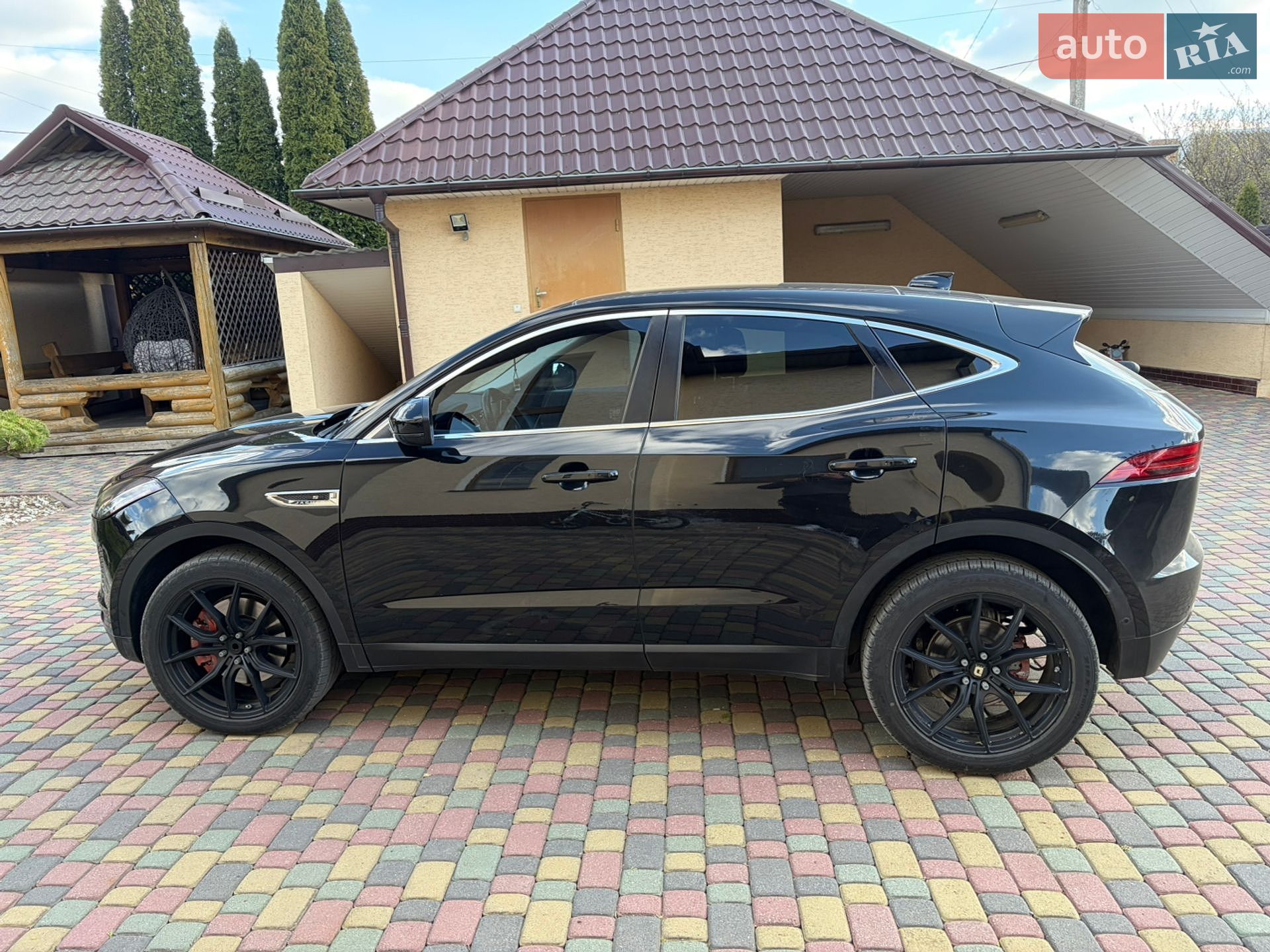 Jaguar E-Pace 2018 VIN SADFJ2FX4J1Z32015 фото оголошення 10 з 26