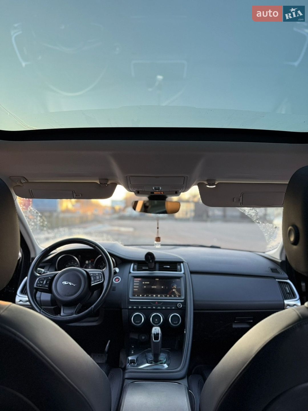 Jaguar E-Pace 2018 VIN SADFJ2FX4J1Z32015 фото оголошення 21 з 26