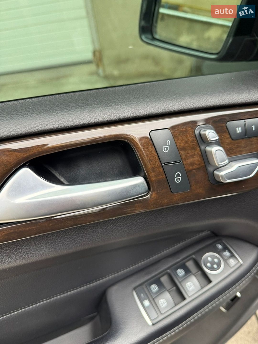 Mercedes-Benz GLE-Class 2016 VIN 4JGDA5HB4GA735324 фото оголошення 18 з 38