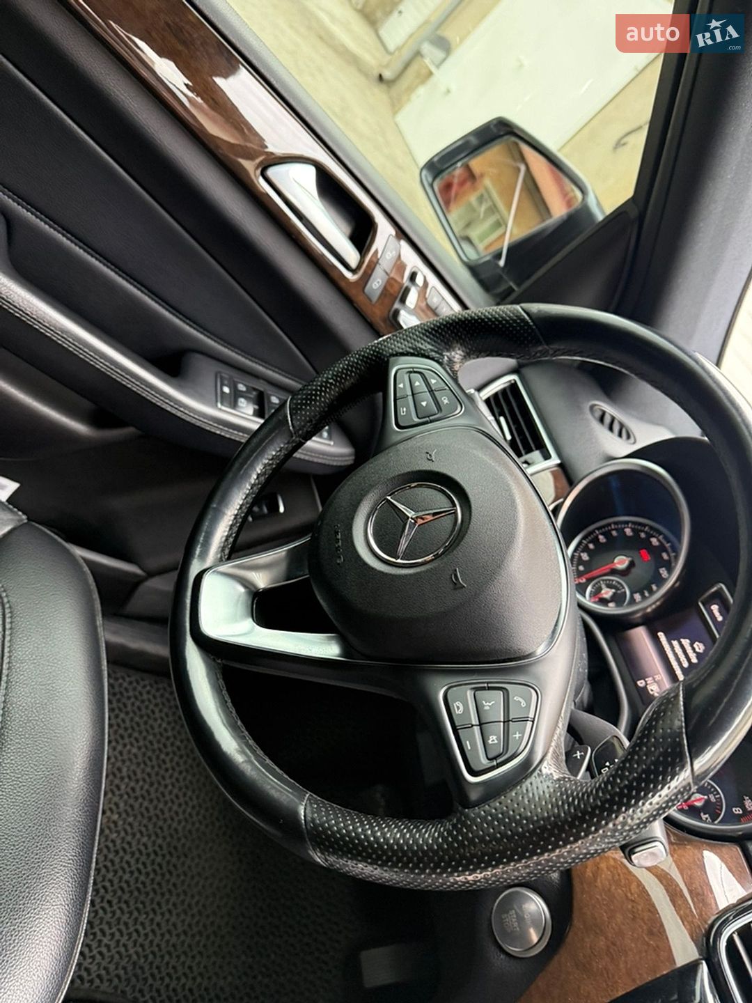 Mercedes-Benz GLE-Class 2016 VIN 4JGDA5HB4GA735324 фото оголошення 32 з 38