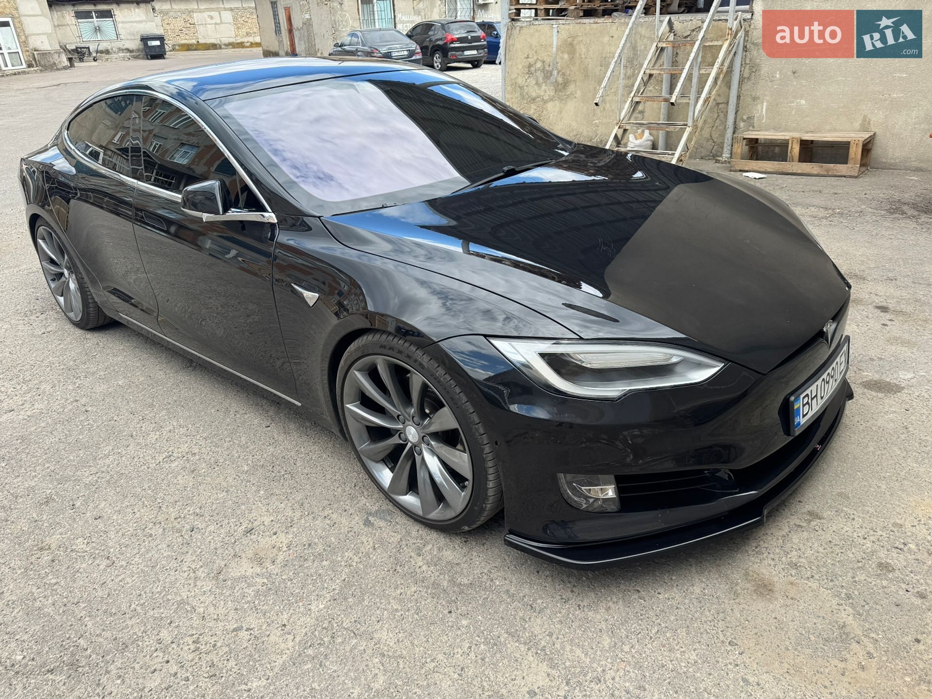 Tesla Model S 2017 VIN 5YJSA1E20HF208205 фото оголошення 3 з 14