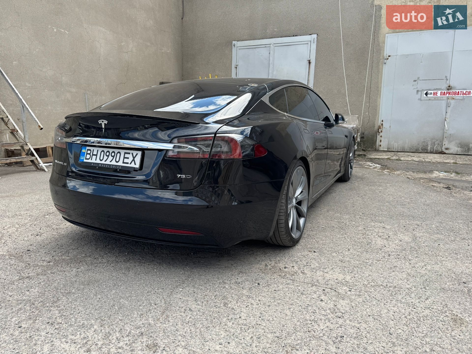 Tesla Model S 2017 VIN 5YJSA1E20HF208205 фото оголошення 4 з 14