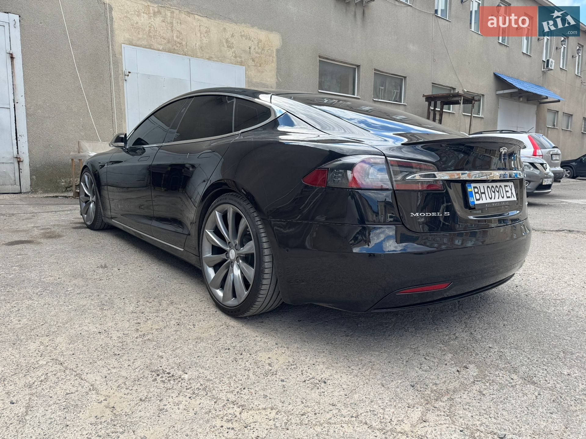 Tesla Model S 2017 VIN 5YJSA1E20HF208205 фото оголошення 5 з 14