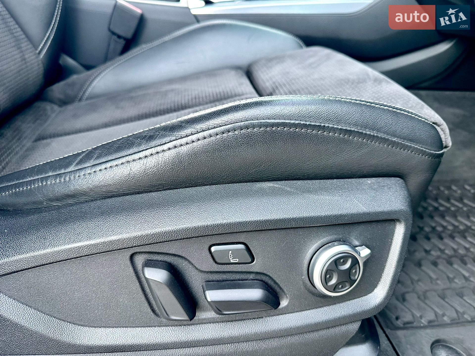 Audi Q5 2020 VIN WAUZZZFY9L2097512 фото оголошення 2 з 41