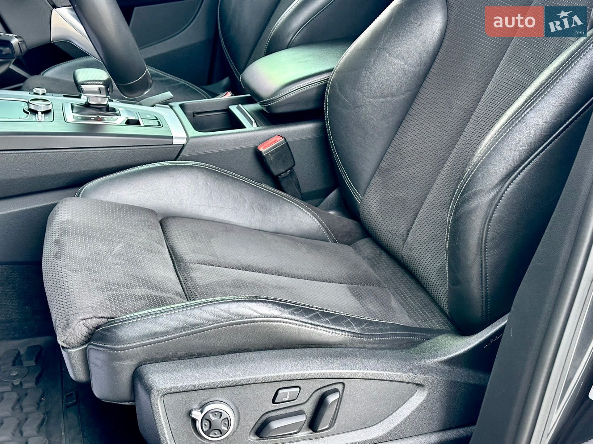 Audi Q5 2020 VIN WAUZZZFY9L2097512 фото оголошення 38 з 41