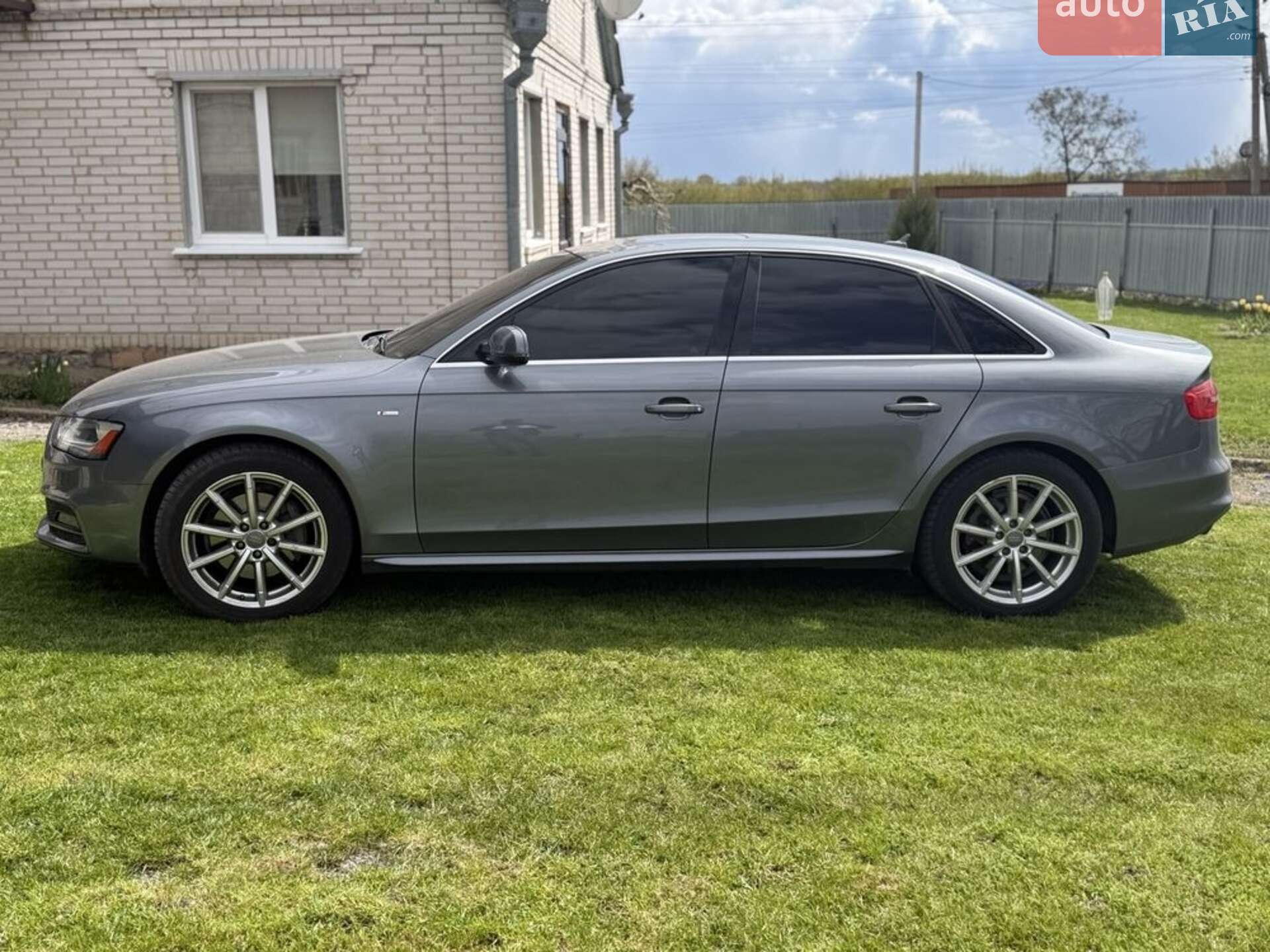 Audi A4 2015 VIN WAUFFAFL3FN040775 фото оголошення 2 з 21