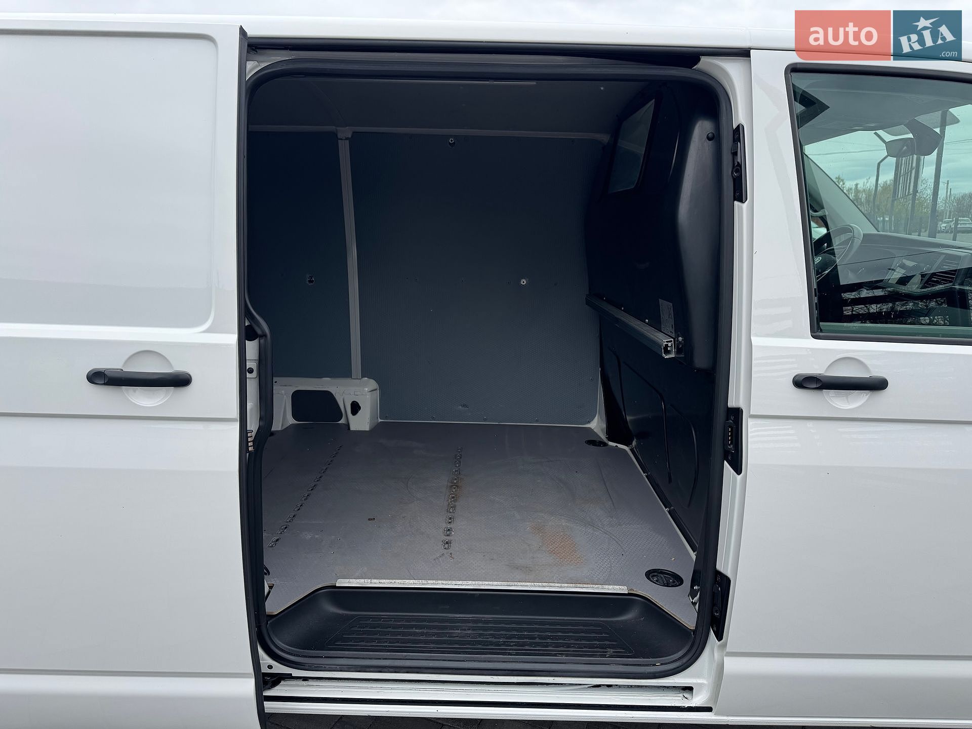 Volkswagen Transporter 2020 VIN WV1ZZZ7HZMH058162 фото оголошення 24 з 27