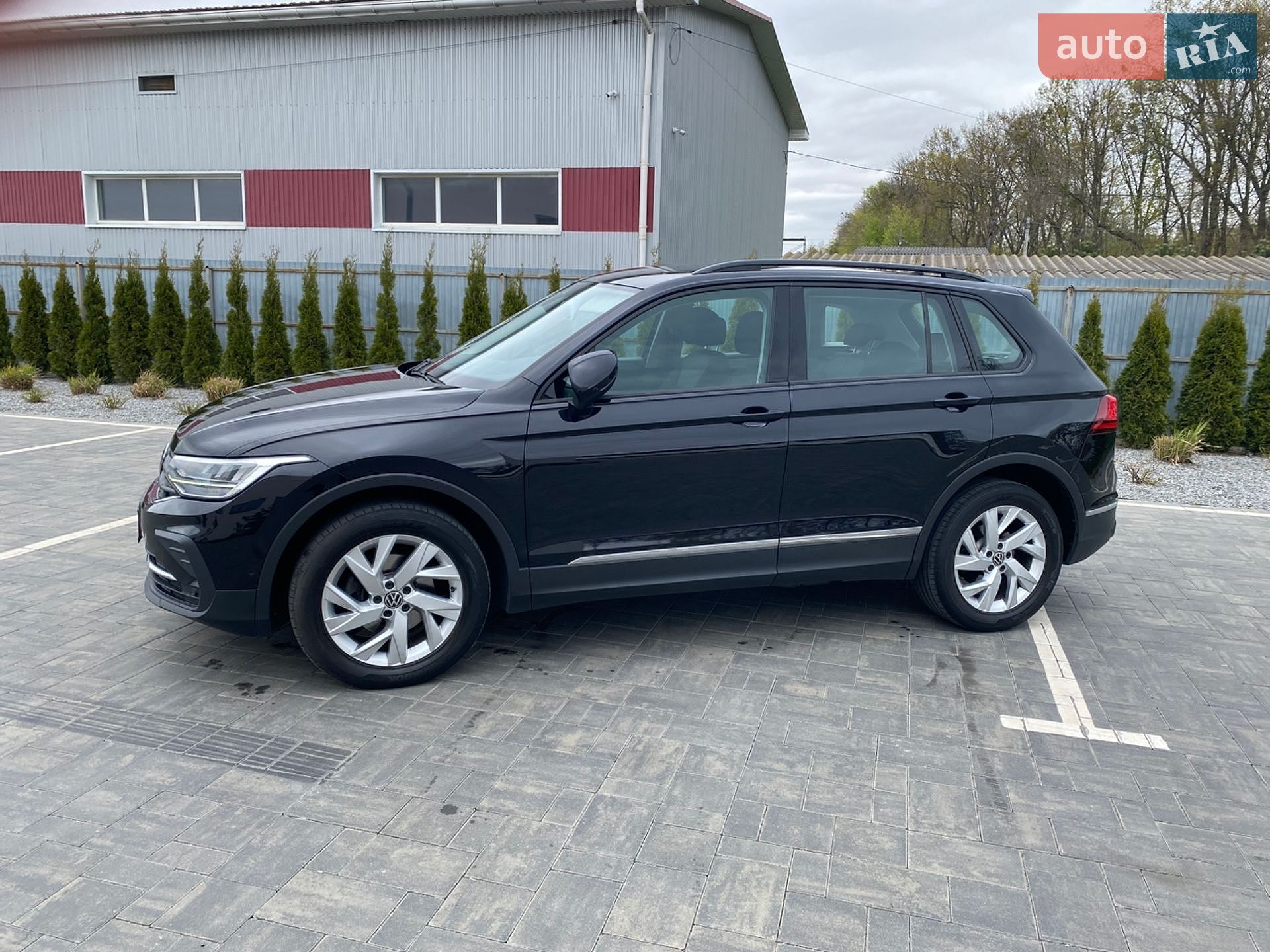 Volkswagen Tiguan 2021 VIN WVGZZZ5NZMW033791 фото оголошення 2 з 37