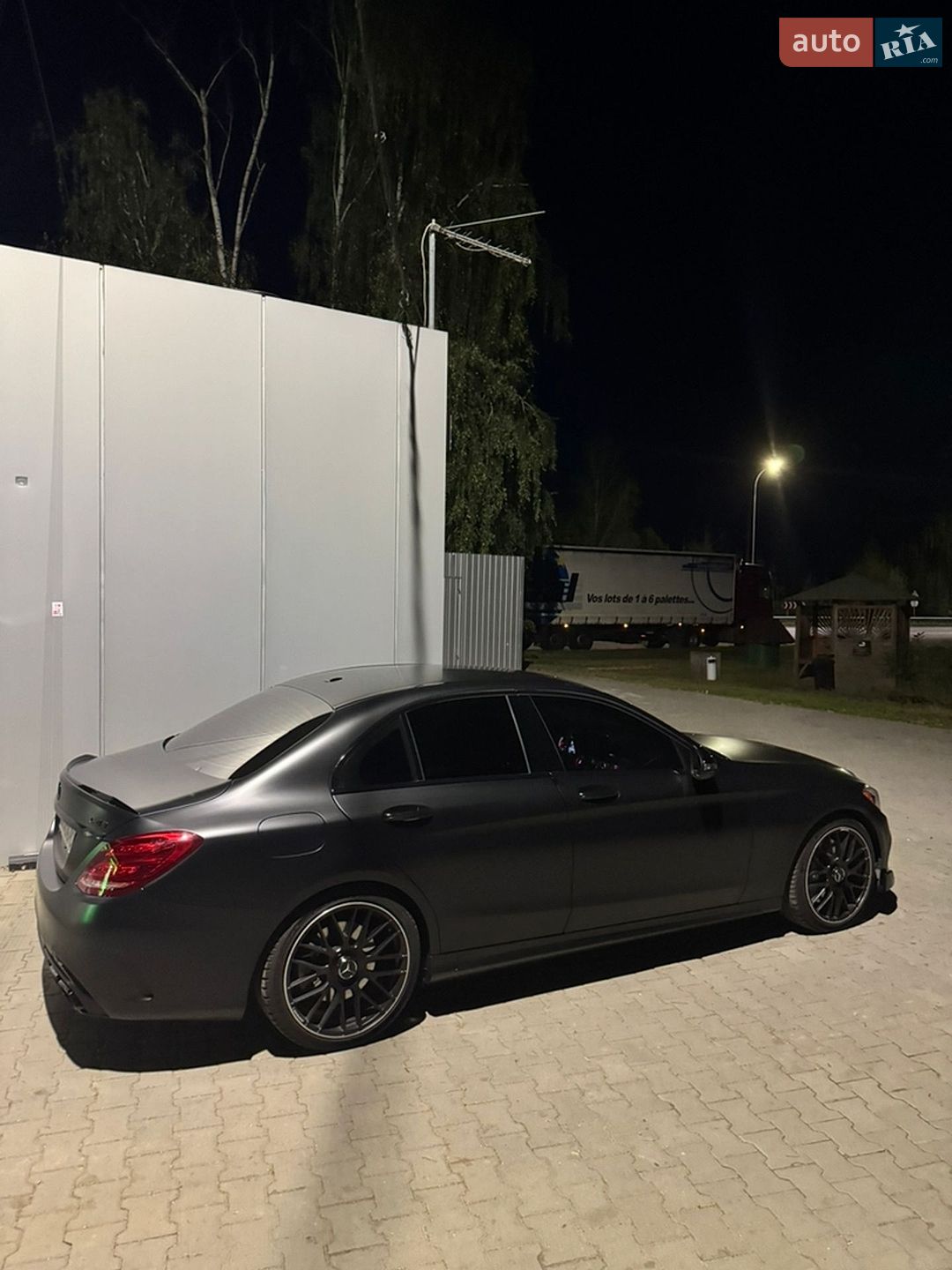 Mercedes-Benz C-Class 2017 VIN 55SWF6EBXHU215175 фото оголошення 9 з 20