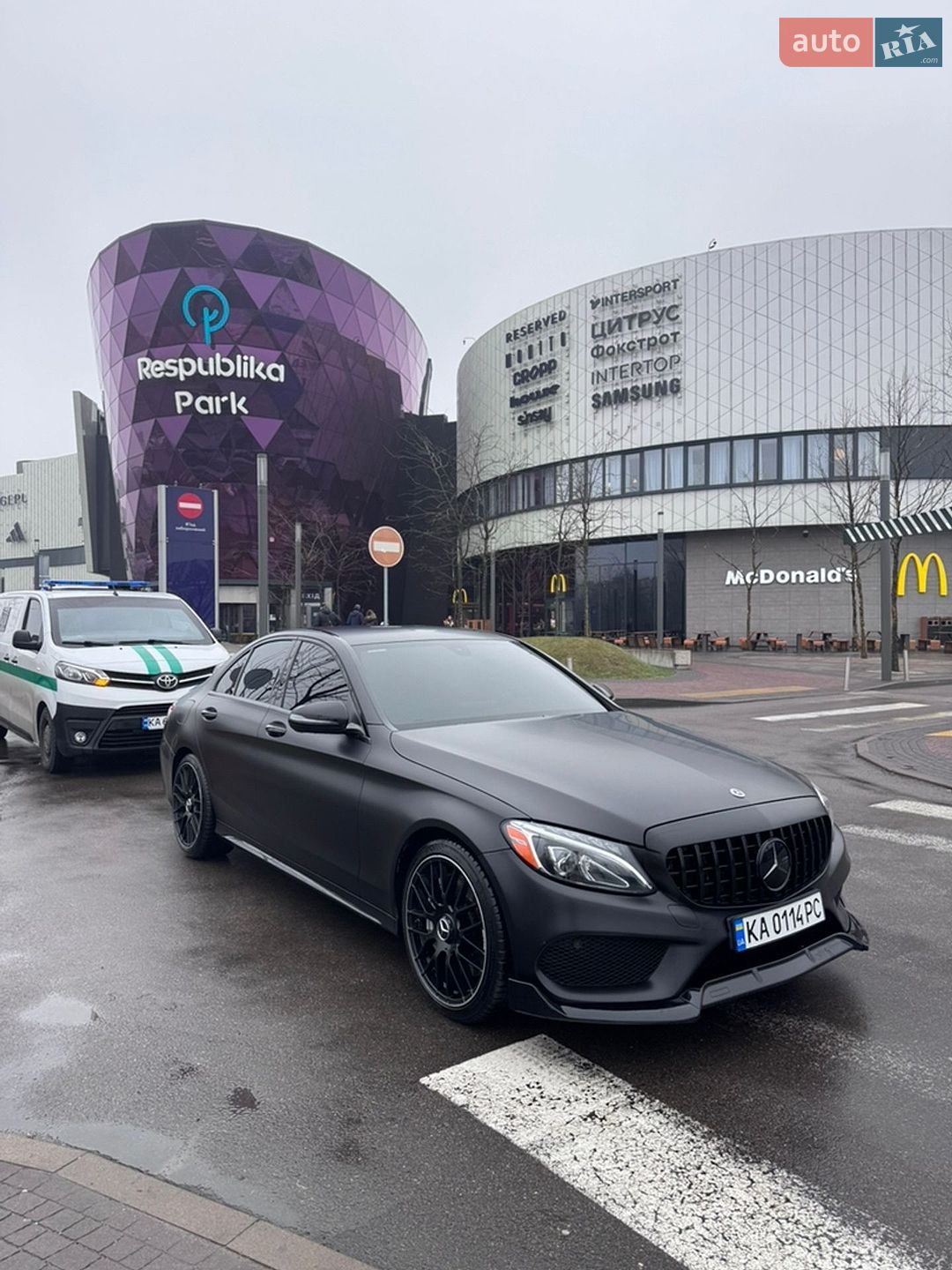 Mercedes-Benz C-Class 2017 VIN 55SWF6EBXHU215175 фото оголошення 2 з 20