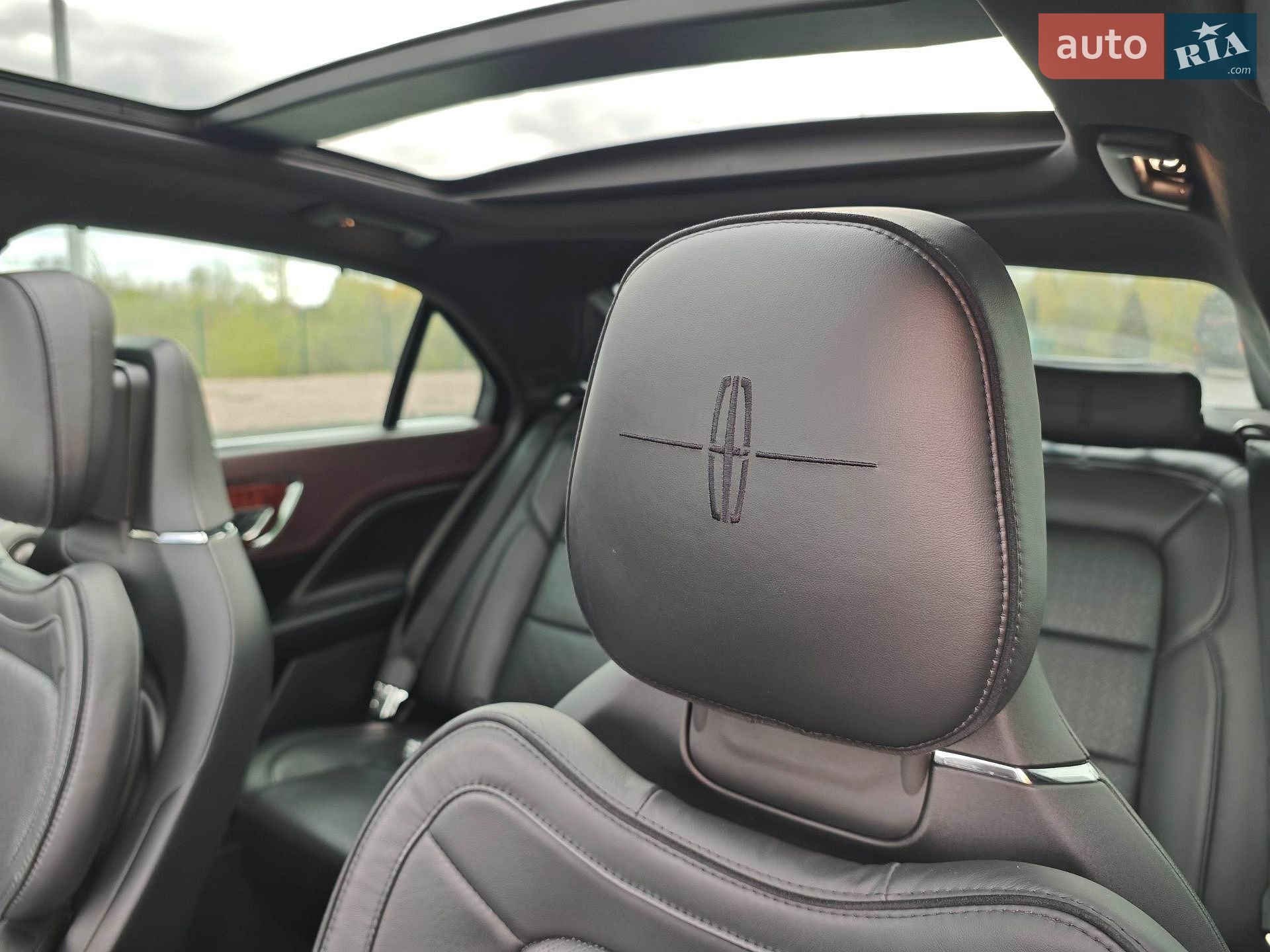 Lincoln Continental 2019 VIN 1LN6L9BC3L5600740 фото оголошення 9 з 14