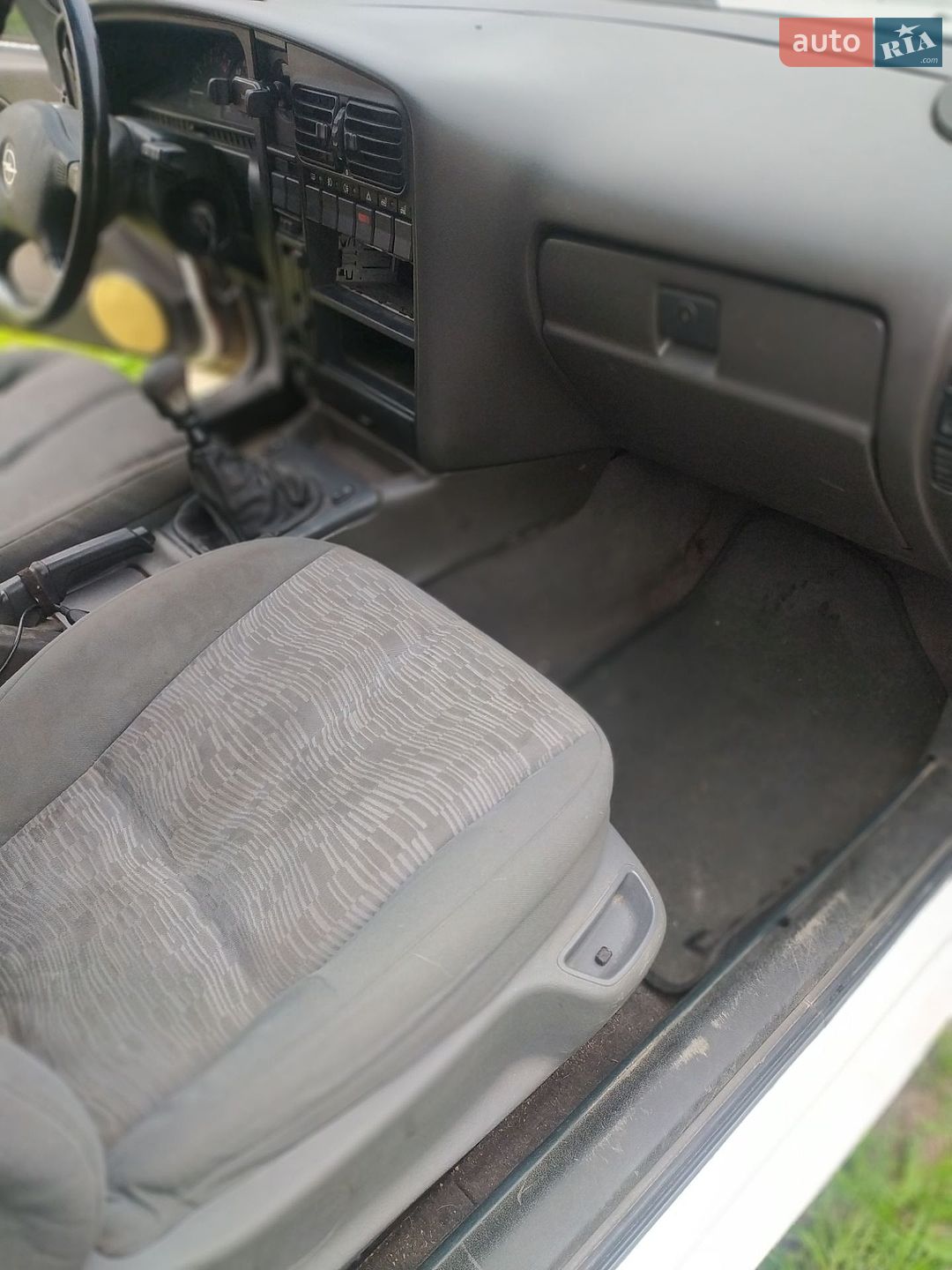Opel Omega 1989 VIN W0L000017K1173588 фото оголошення 2 з 20
