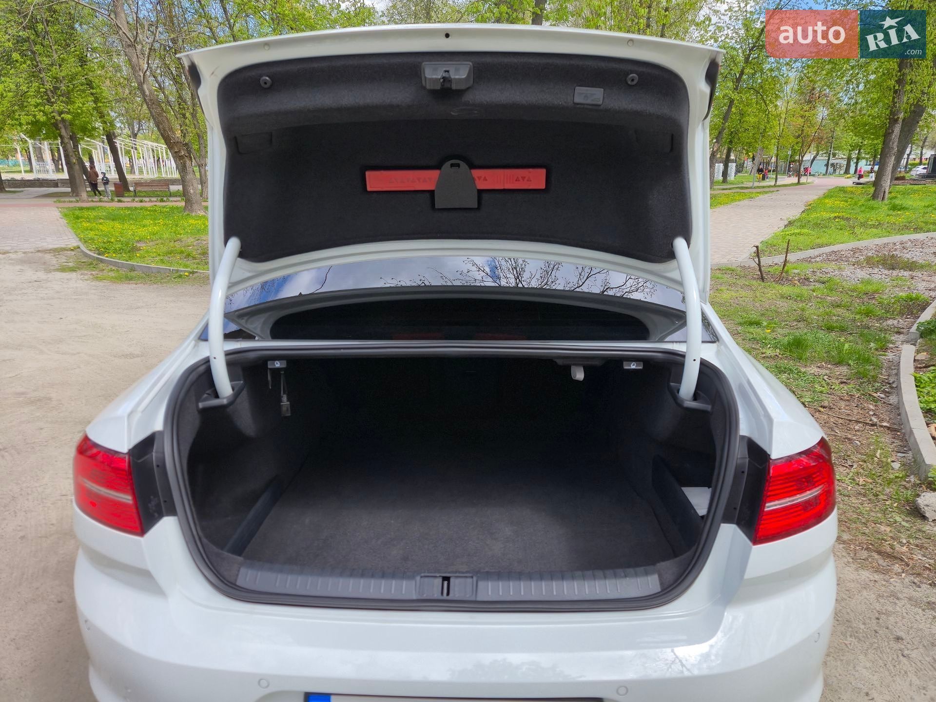 Volkswagen Passat 2016 VIN WVWZZZ3CZGE239996 фото оголошення 10 з 21