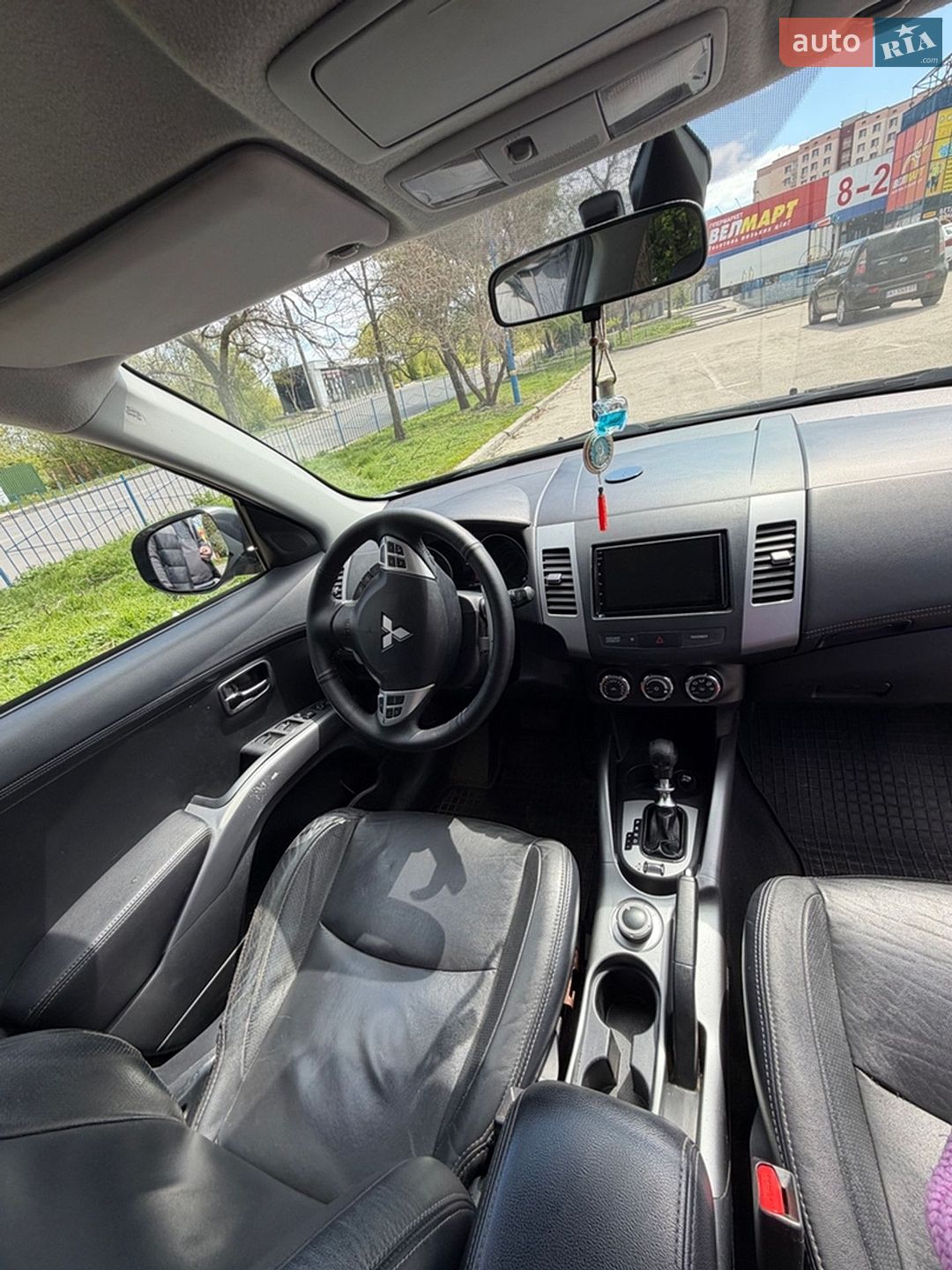 Mitsubishi Outlander XL 2011 VIN JMBXMCW7WBF014740 фото оголошення 4 з 14