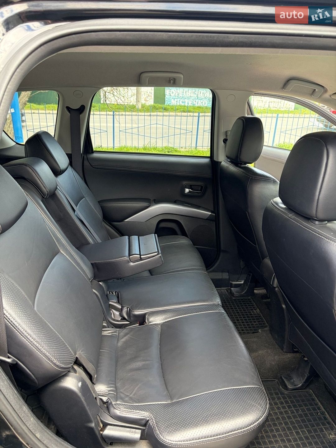 Mitsubishi Outlander XL 2011 VIN JMBXMCW7WBF014740 фото оголошення 9 з 14