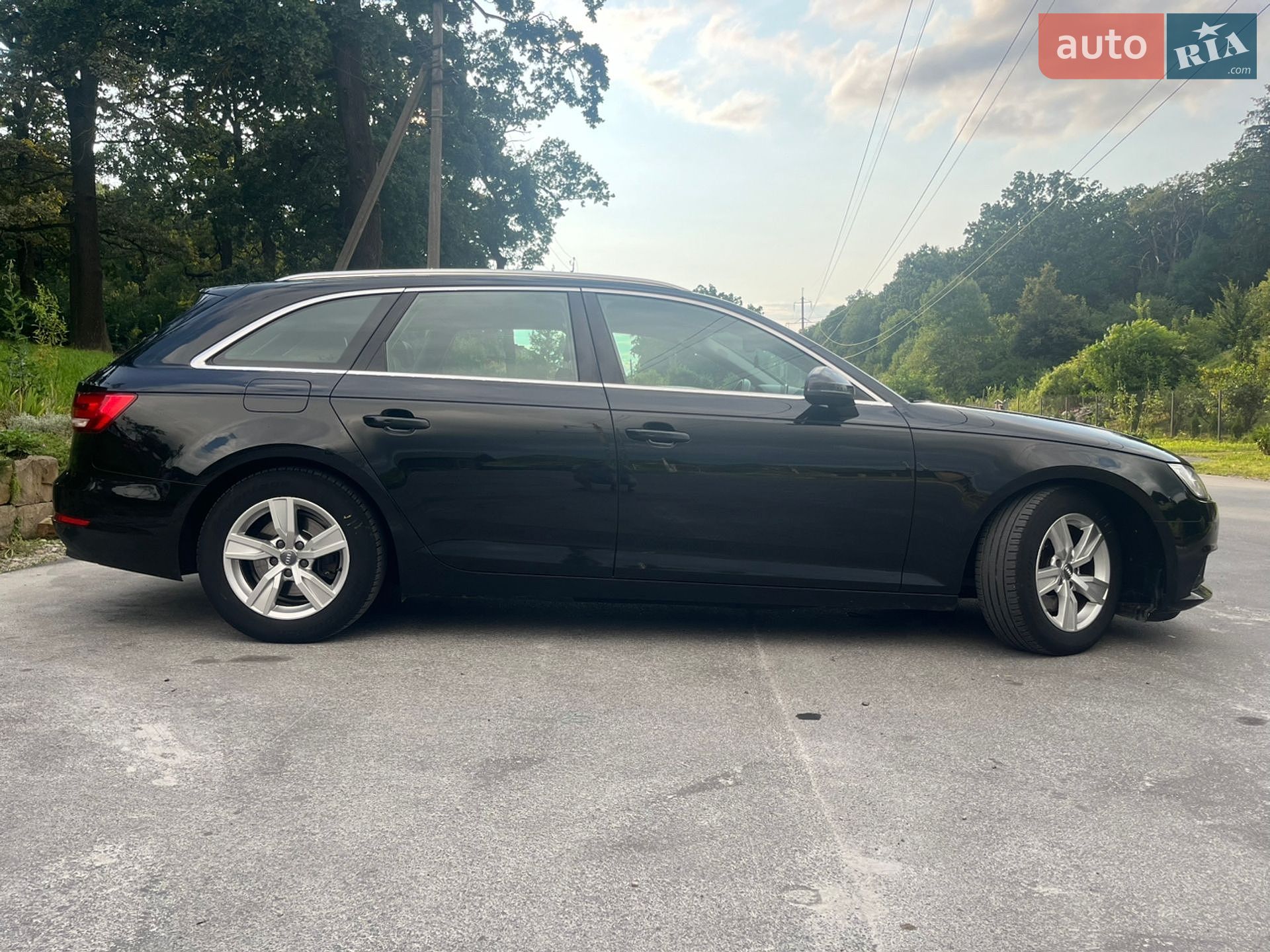 Audi A4 2017 VIN WAUZZZF41JA010654 фото оголошення 7 з 12