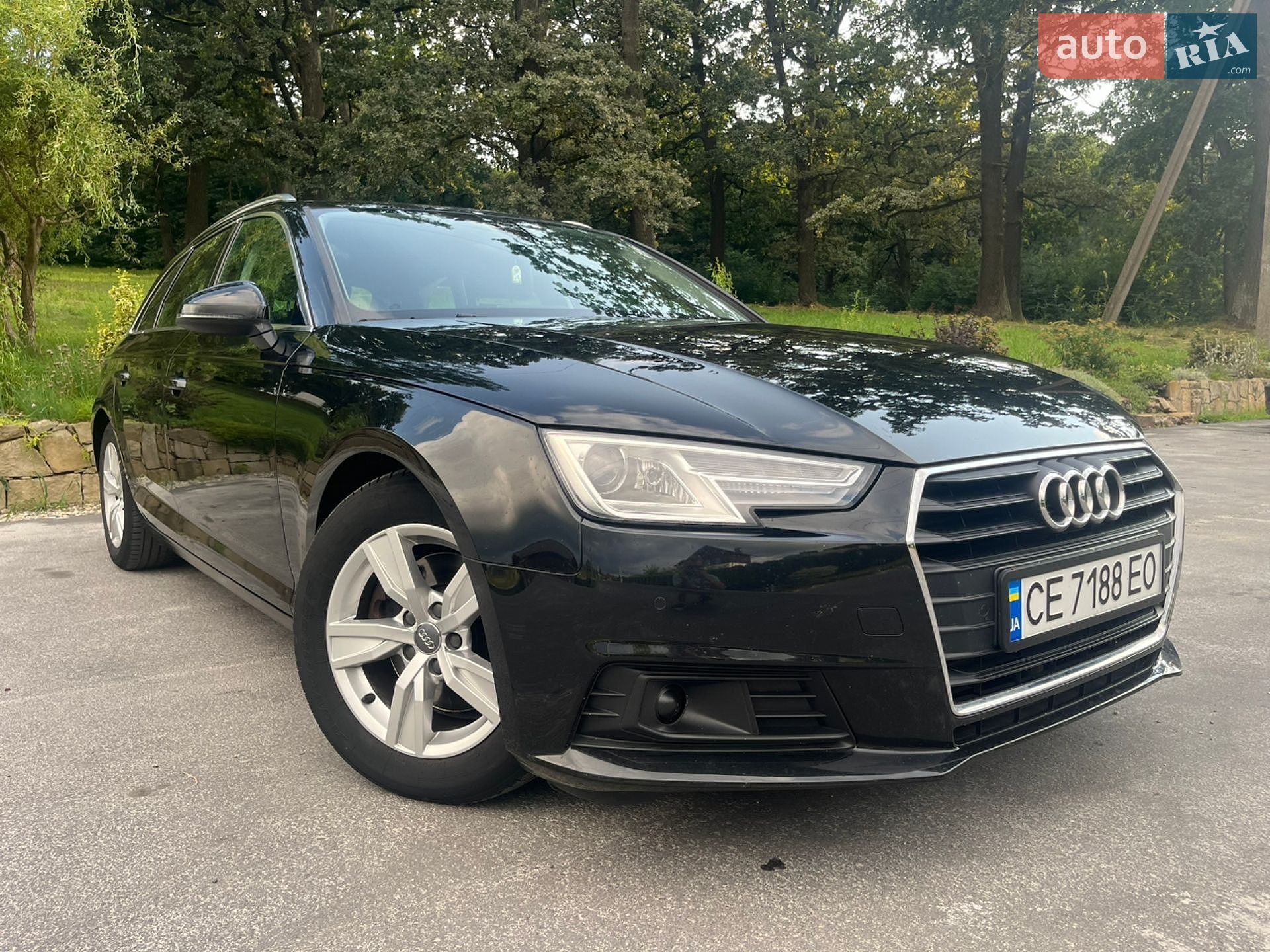 Audi A4 2017 VIN WAUZZZF41JA010654 фото оголошення 8 з 12