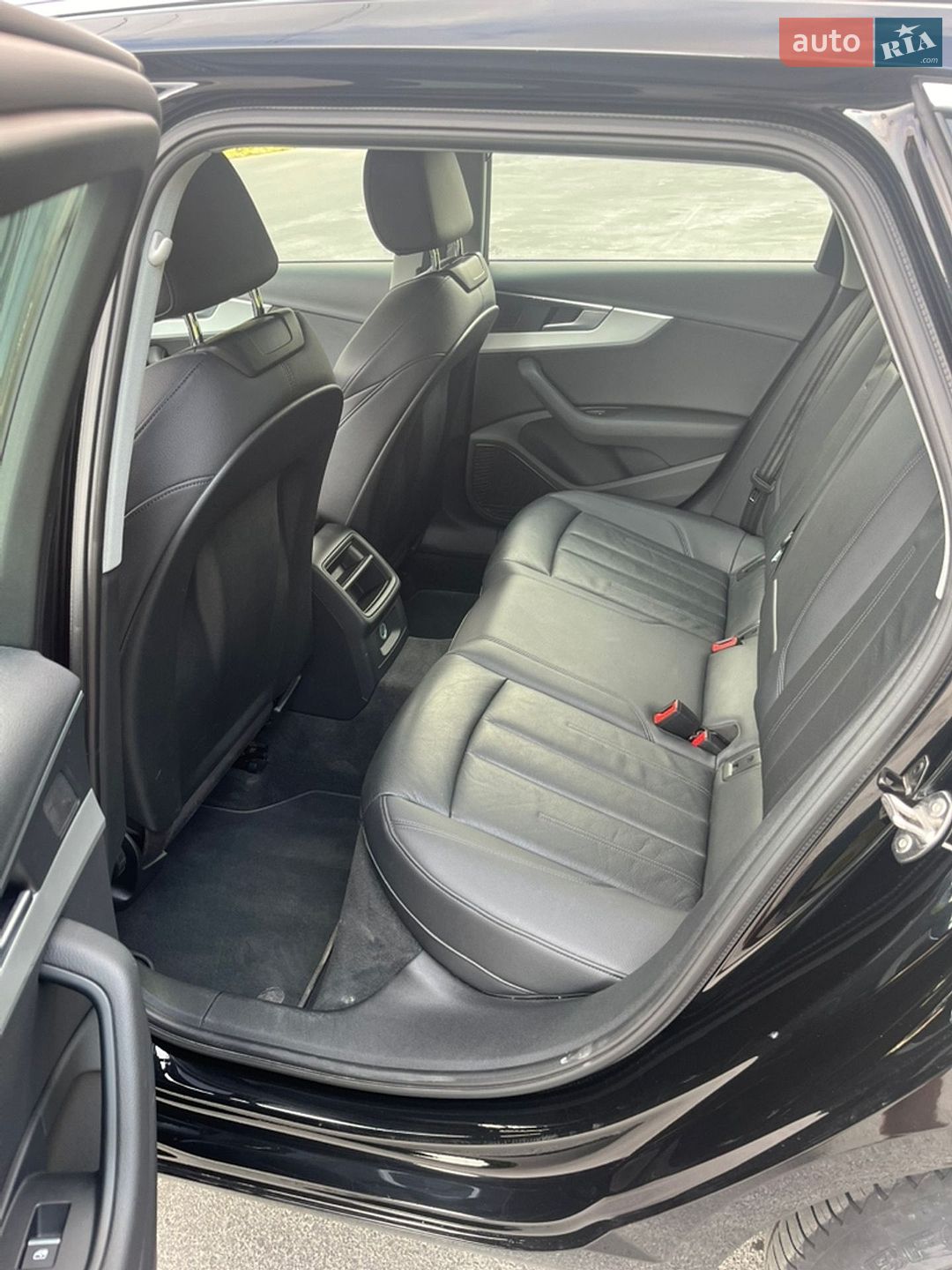 Audi A4 2017 VIN WAUZZZF41JA010654 фото оголошення 11 з 12