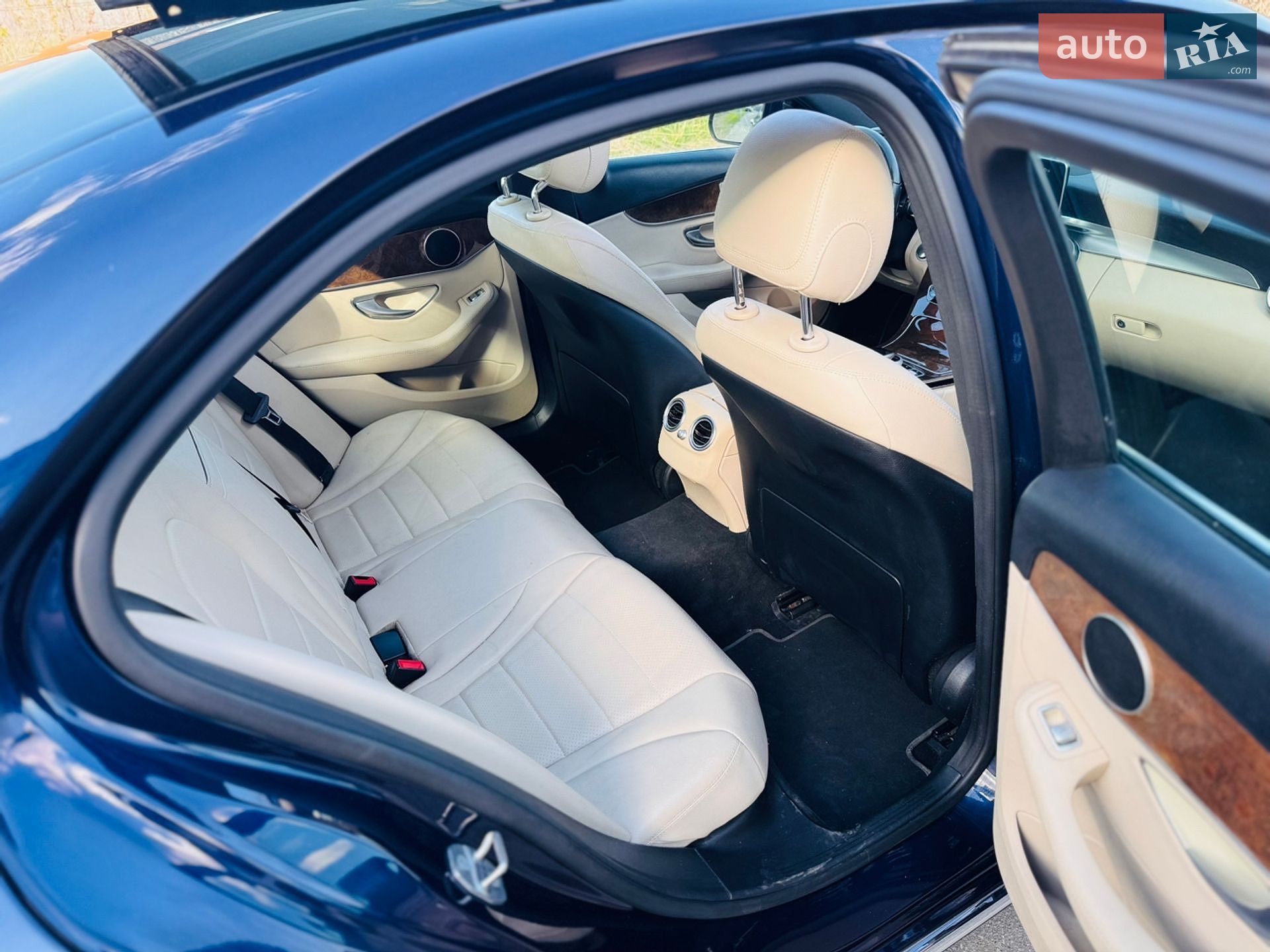 Mercedes-Benz C-Class 2016 VIN 55SWF4KB1HU195309 фото оголошення 18 з 34