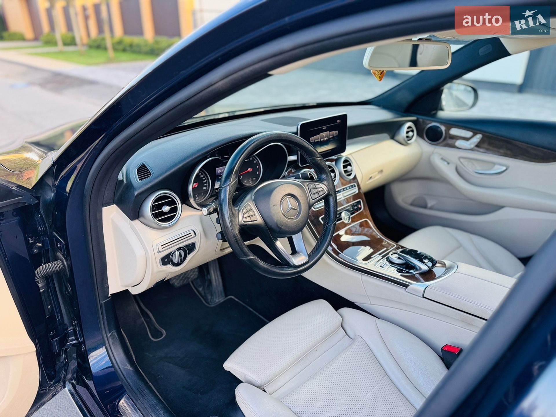 Mercedes-Benz C-Class 2016 VIN 55SWF4KB1HU195309 фото оголошення 21 з 34