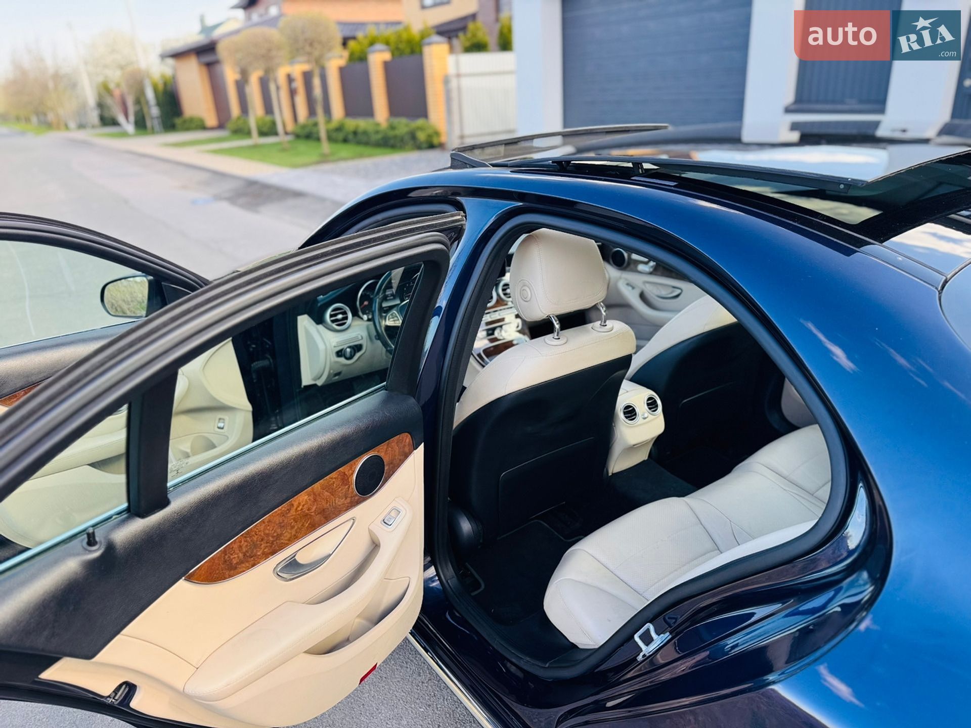 Mercedes-Benz C-Class 2016 VIN 55SWF4KB1HU195309 фото оголошення 23 з 34