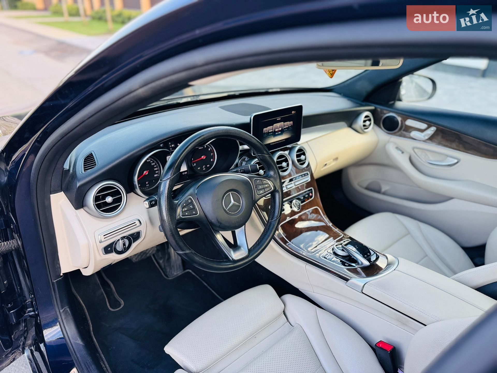 Mercedes-Benz C-Class 2016 VIN 55SWF4KB1HU195309 фото оголошення 27 з 34