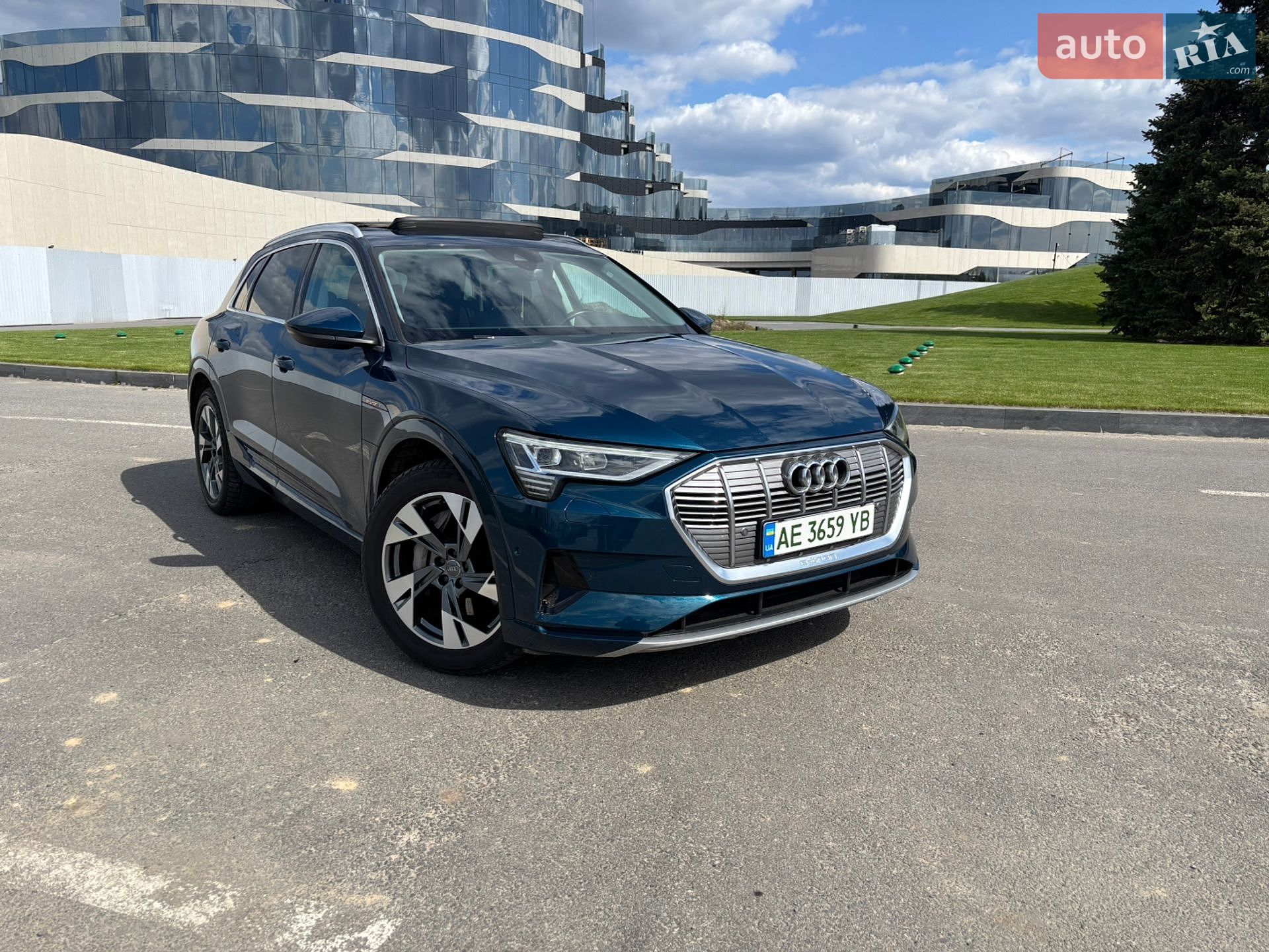 Audi e-tron 2019 VIN WAUZZZGE5LB016512 фото оголошення 76 з 130