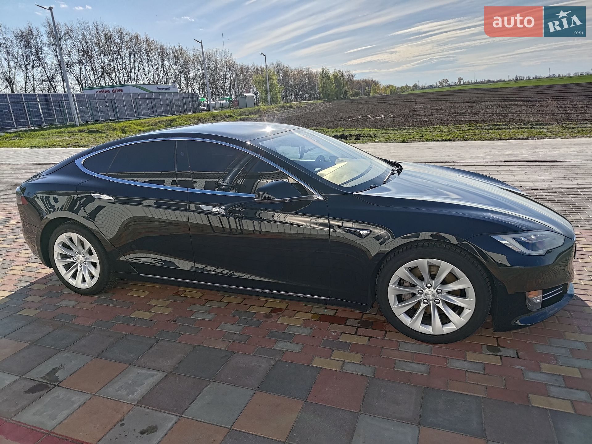 Tesla Model S 2017 VIN 5YJSA1E17HF232749 фото оголошення 2 з 20