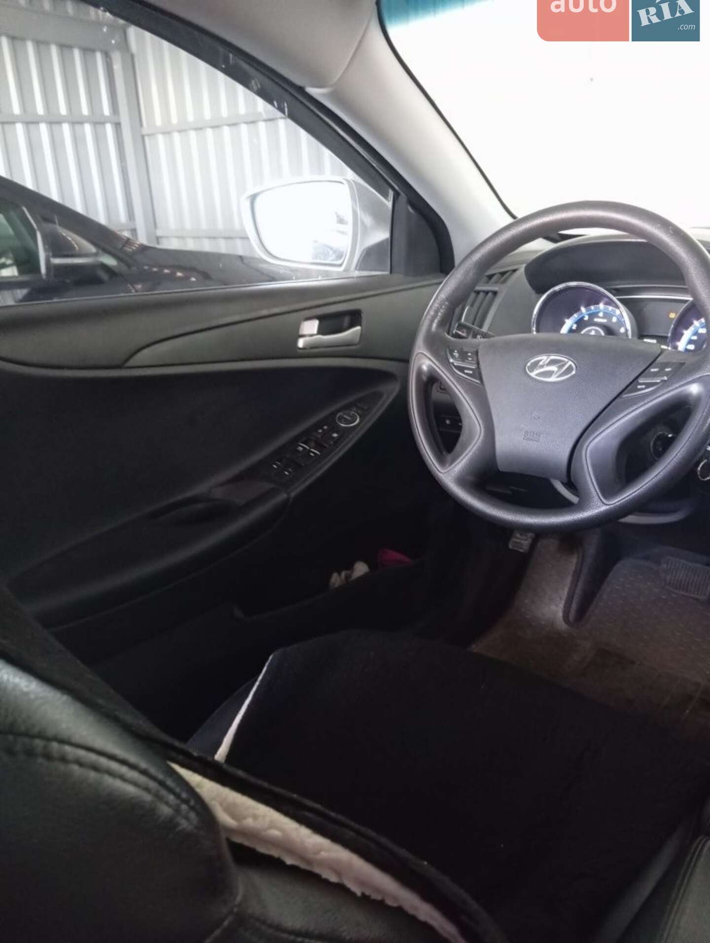 Hyundai Sonata 2015 VIN KMHEC41LBGA682028 фото оголошення 5 з 9