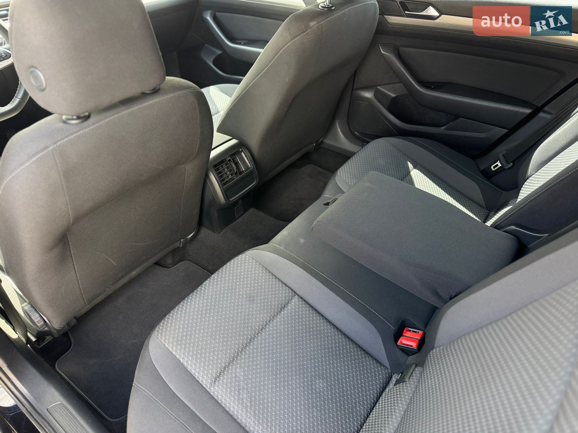 Volkswagen Passat 2021 VIN WVWZZZ3CZME064479 фото оголошення 16 з 45