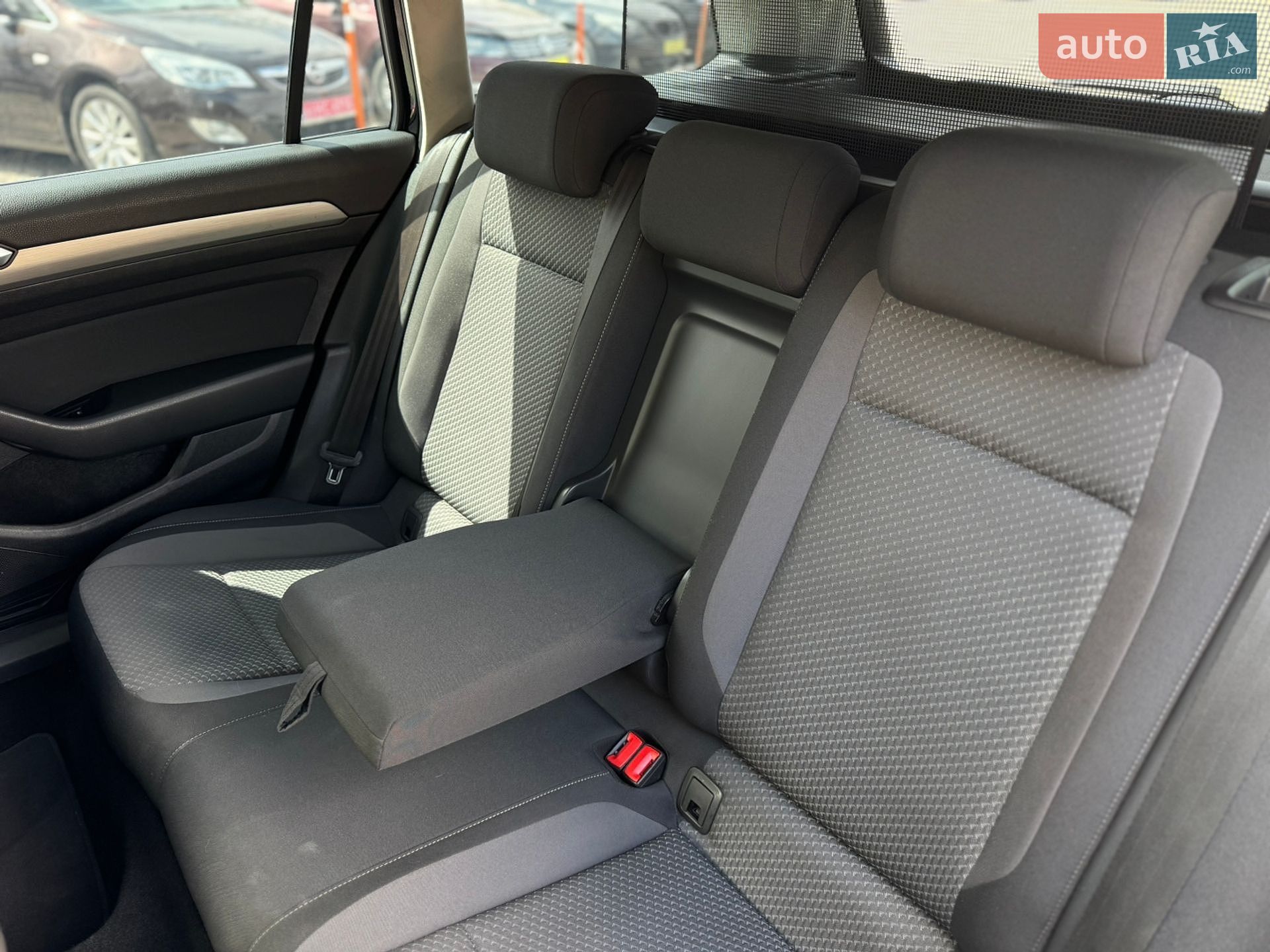 Volkswagen Passat 2021 VIN WVWZZZ3CZME064479 фото оголошення 17 з 45