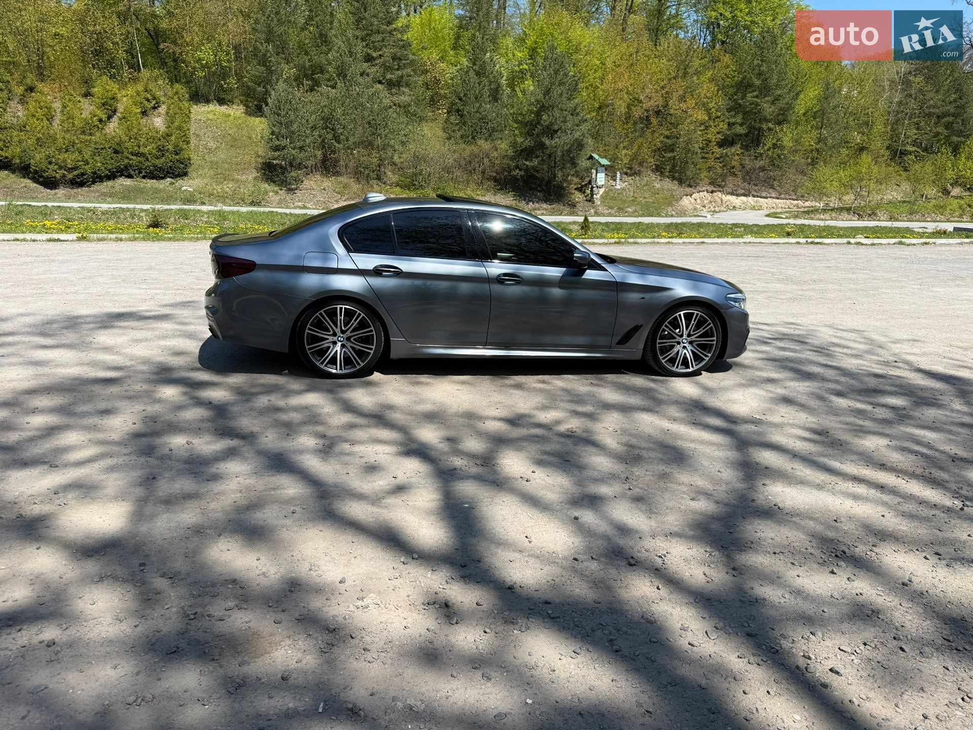 BMW 5 Series 2018 VIN WBAJD51060BL19442 фото оголошення 13 з 61