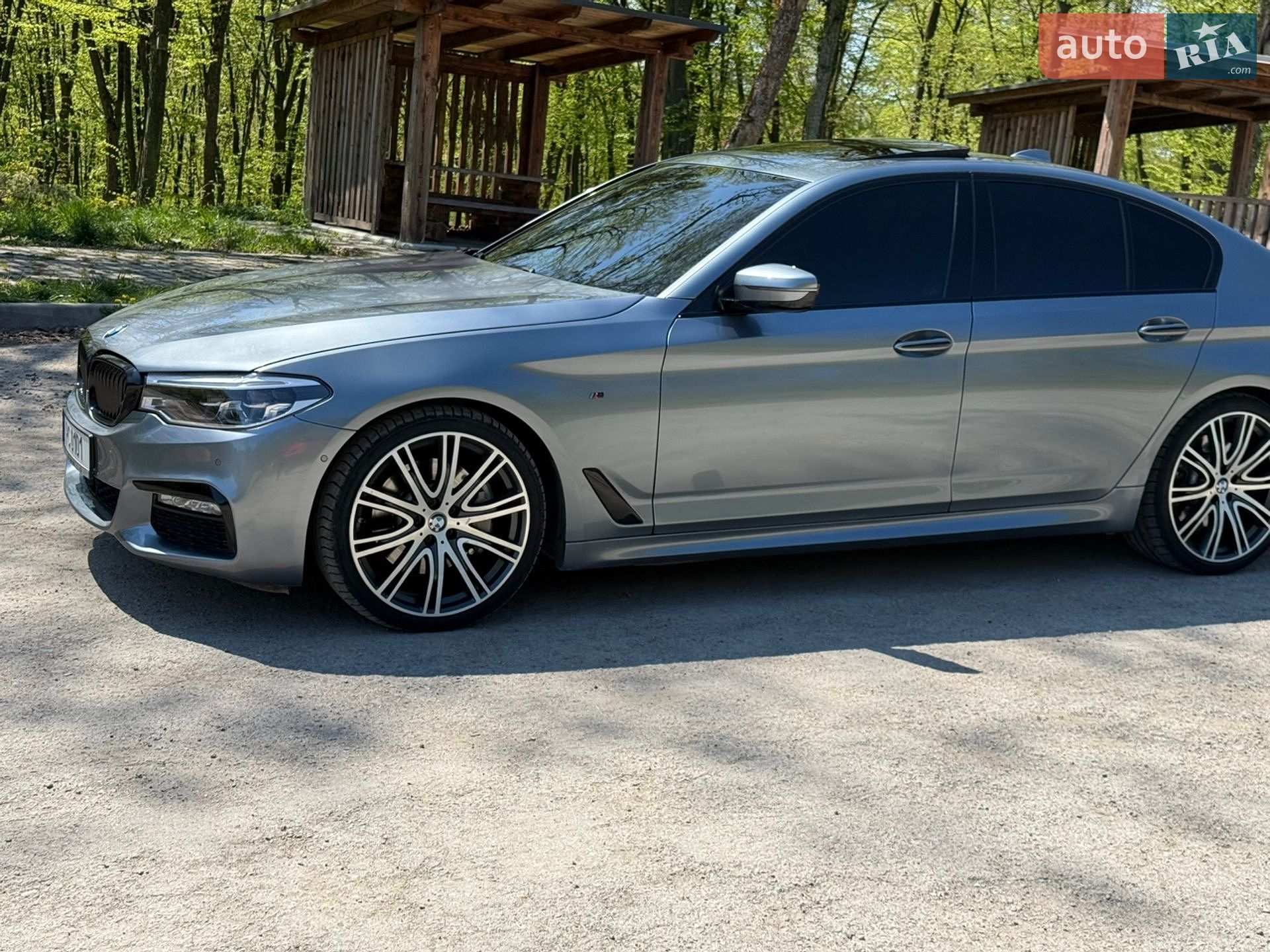 BMW 5 Series 2018 VIN WBAJD51060BL19442 фото оголошення 3 з 61