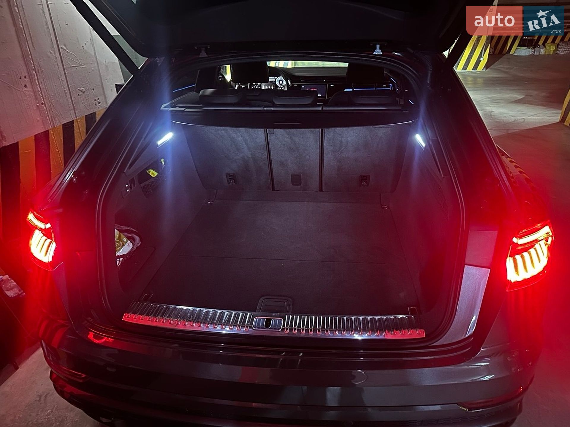 Audi Q8 2023 VIN WAUZZZF11PD035518 фото оголошення 16 з 56