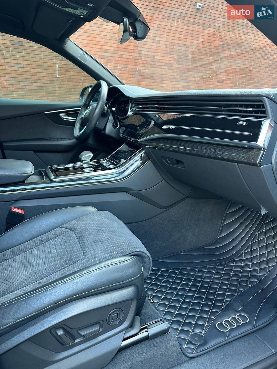 Audi Q8 2023 VIN WAUZZZF11PD035518 фото оголошення 24 з 56