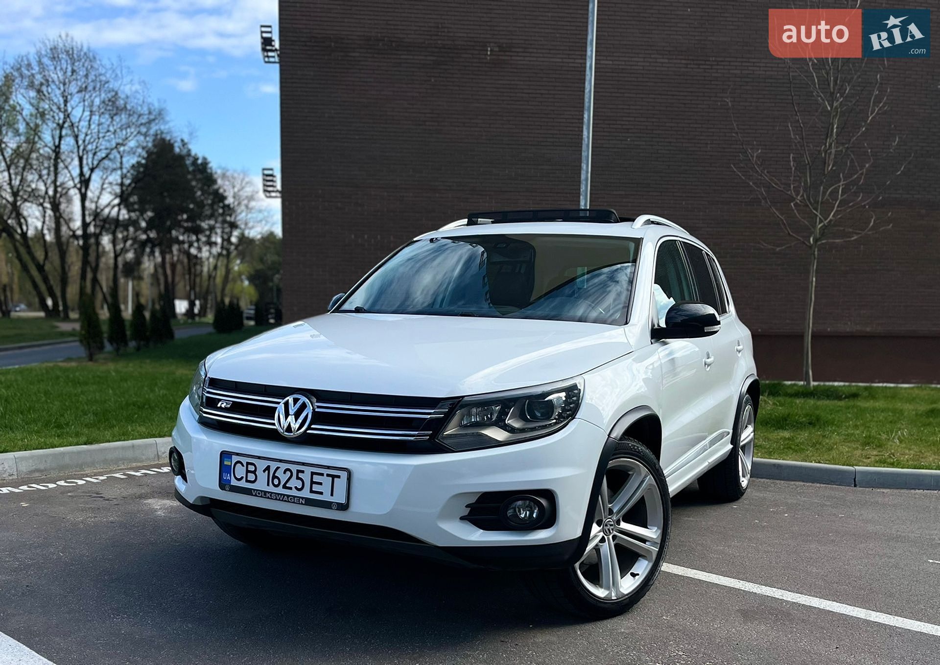 Volkswagen Tiguan 2016 VIN WVGTV7AX0HK013474 фото оголошення 3 з 25