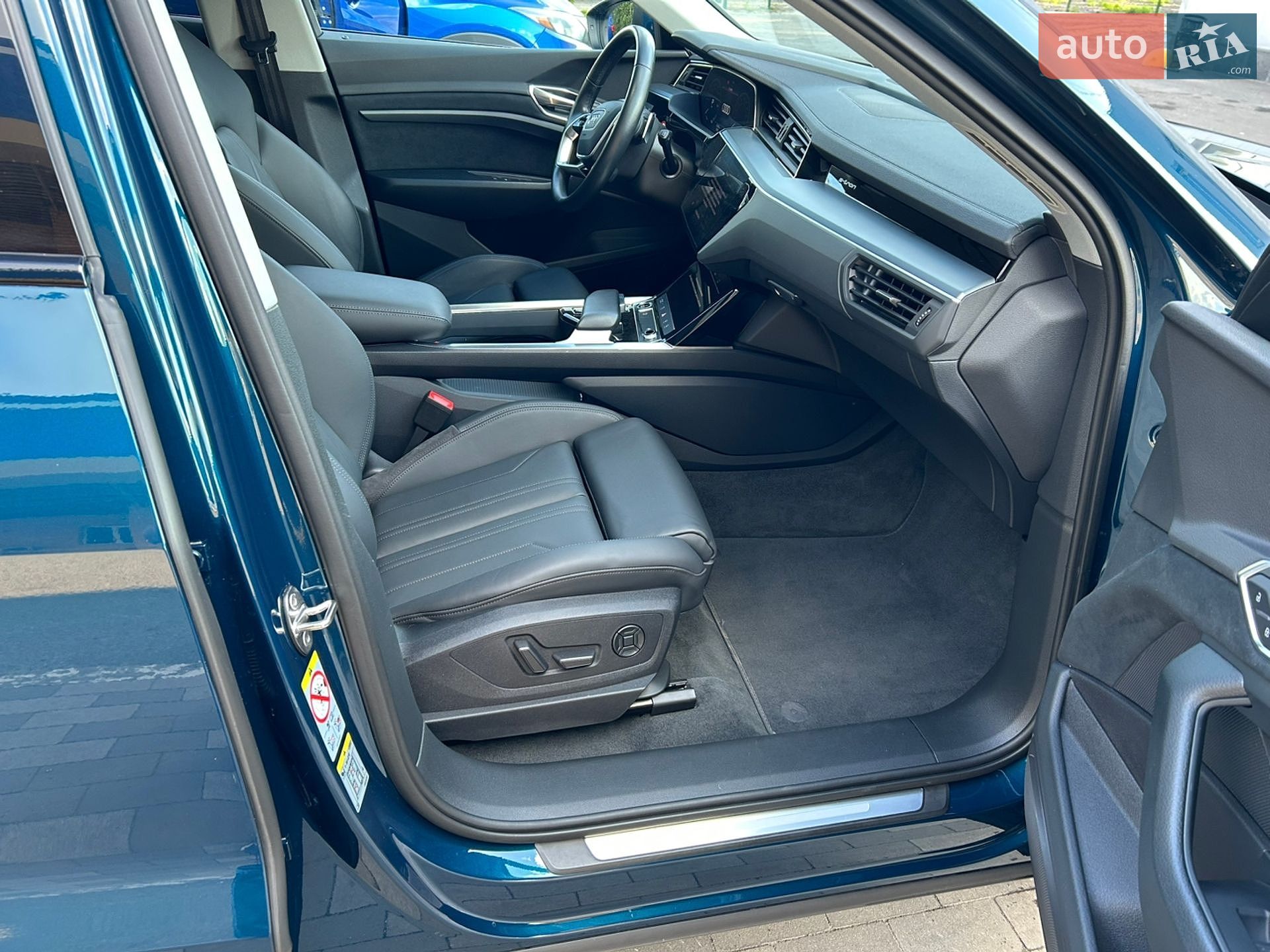Audi e-tron 2022 VIN WAUZZZGE4PB012828 фото оголошення 4 з 14