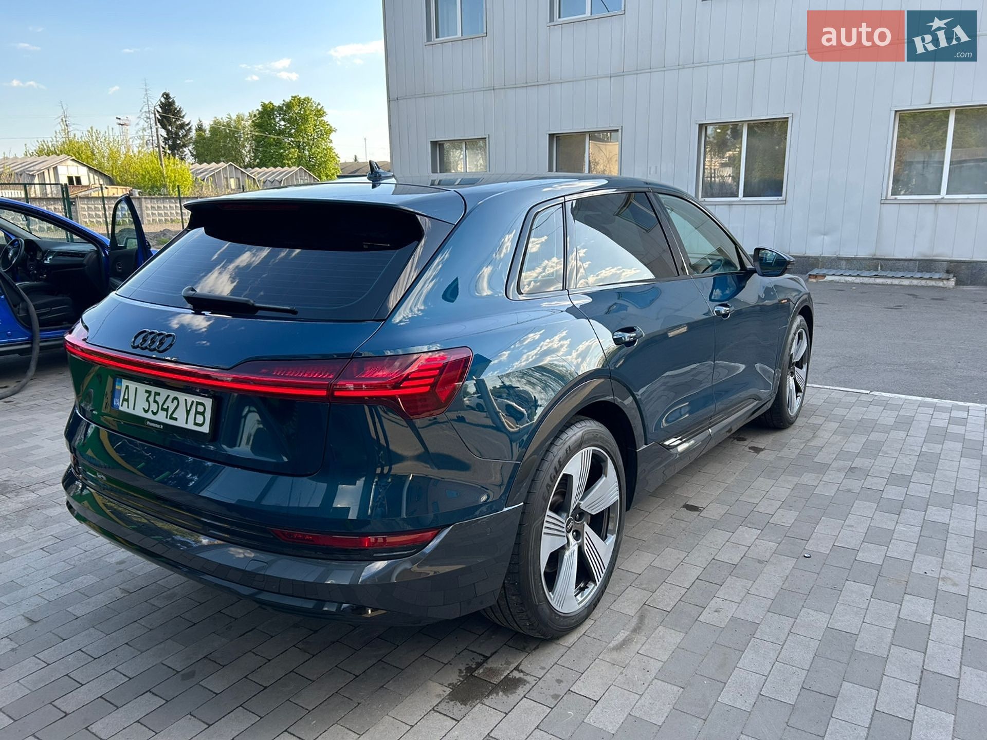 Audi e-tron 2022 VIN WAUZZZGE4PB012828 фото оголошення 7 з 14