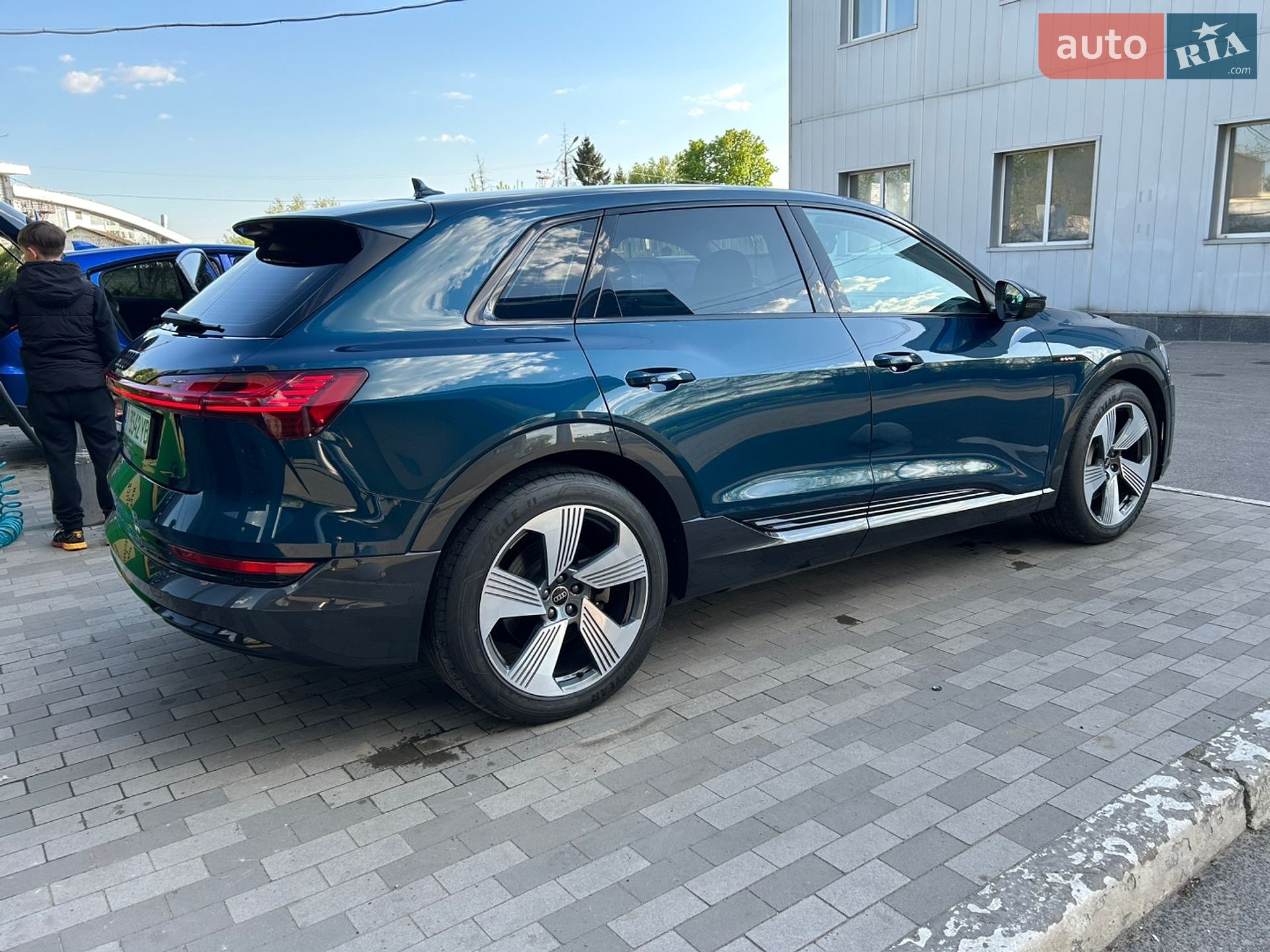 Audi e-tron 2022 VIN WAUZZZGE4PB012828 фото оголошення 9 з 14