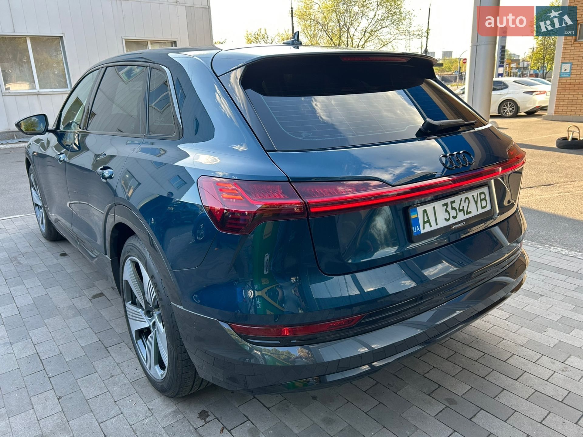 Audi e-tron 2022 VIN WAUZZZGE4PB012828 фото оголошення 12 з 14