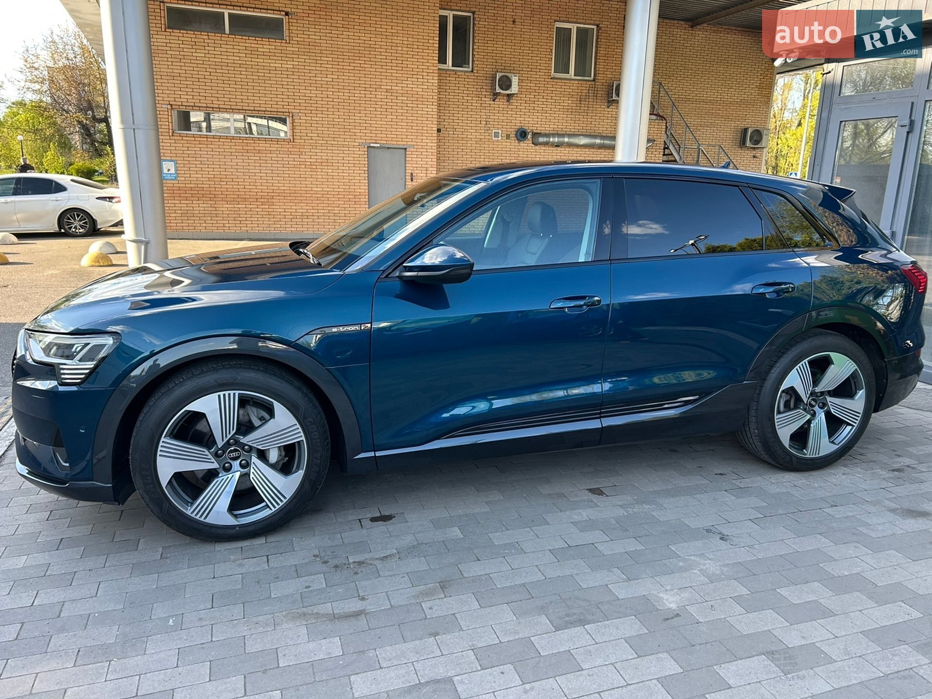 Audi e-tron 2022 VIN WAUZZZGE4PB012828 фото оголошення 13 з 14