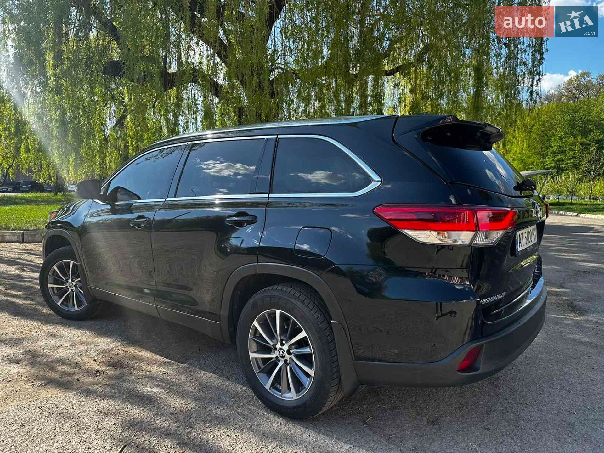 Toyota Highlander 2019 VIN 5TDJZRFH9KS587911 фото оголошення 14 з 45