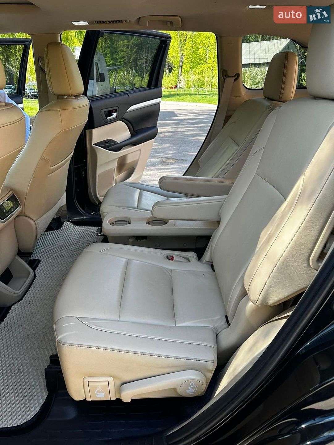 Toyota Highlander 2019 VIN 5TDJZRFH9KS587911 фото оголошення 17 з 45